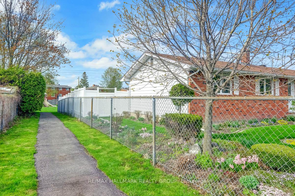 Photo 42 of 33 Glenmanor Drive, Ottawa, Meadowlands/Crestview — HOMEH