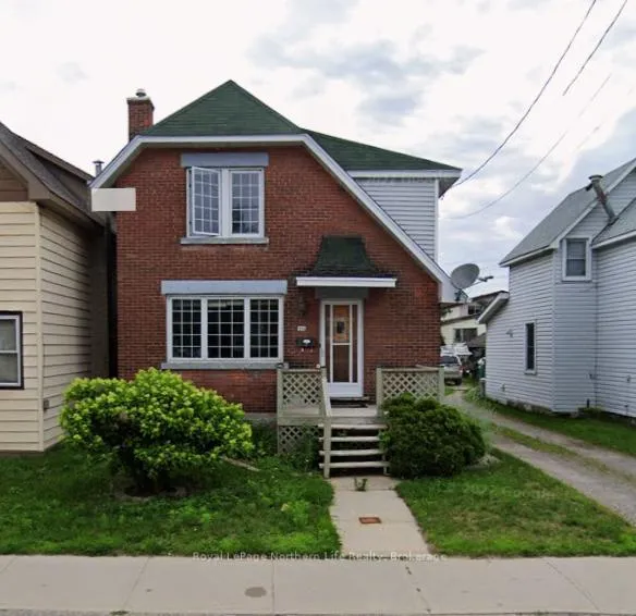 Front of 356 Worthington Street W