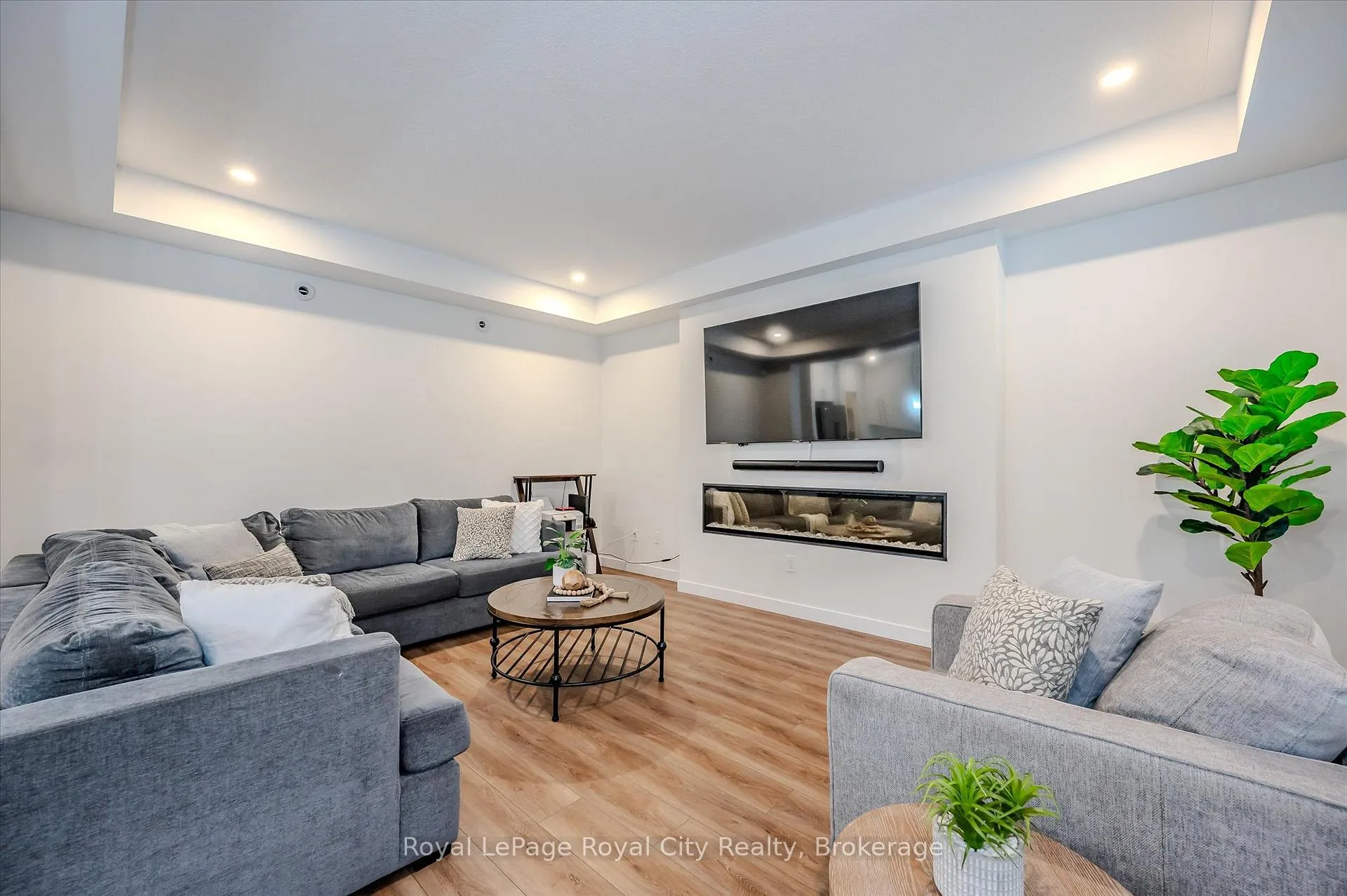 Photo 7 of 49 Ryder Avenue, Guelph, Kortright West — HOMEH