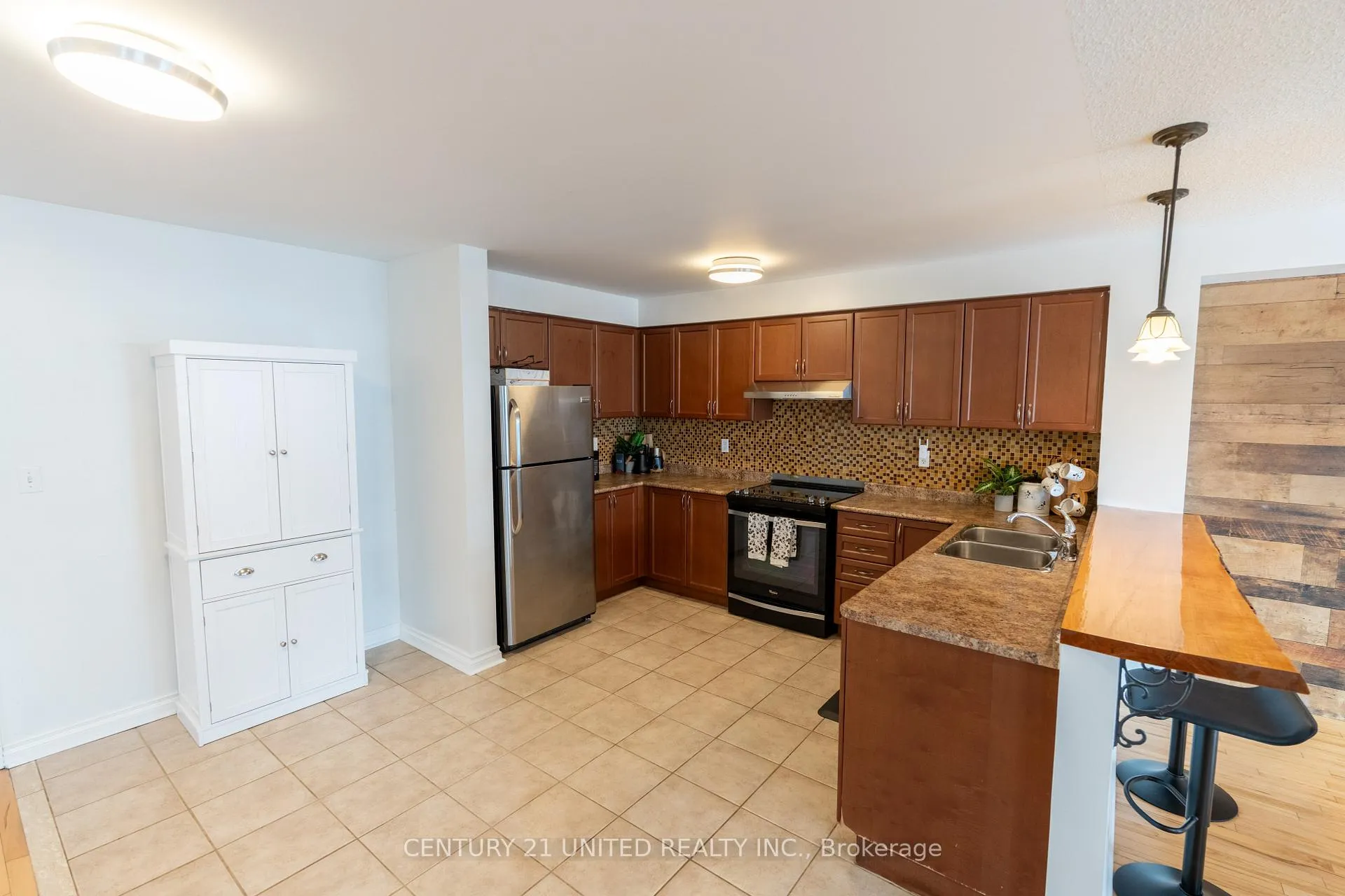 Photo 8 of 1360 Ireland Drive, Peterborough, Monaghan Ward 2 — HOMEH