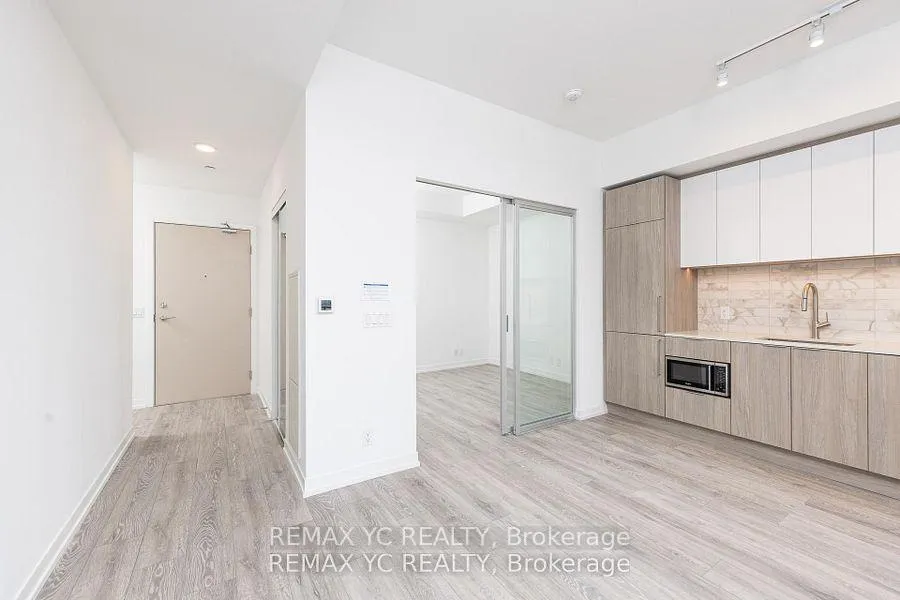 Photo 4 of Unit 706, 2020 Bathurst Street, Toronto, Humewood-Cedarvale — HOMEH