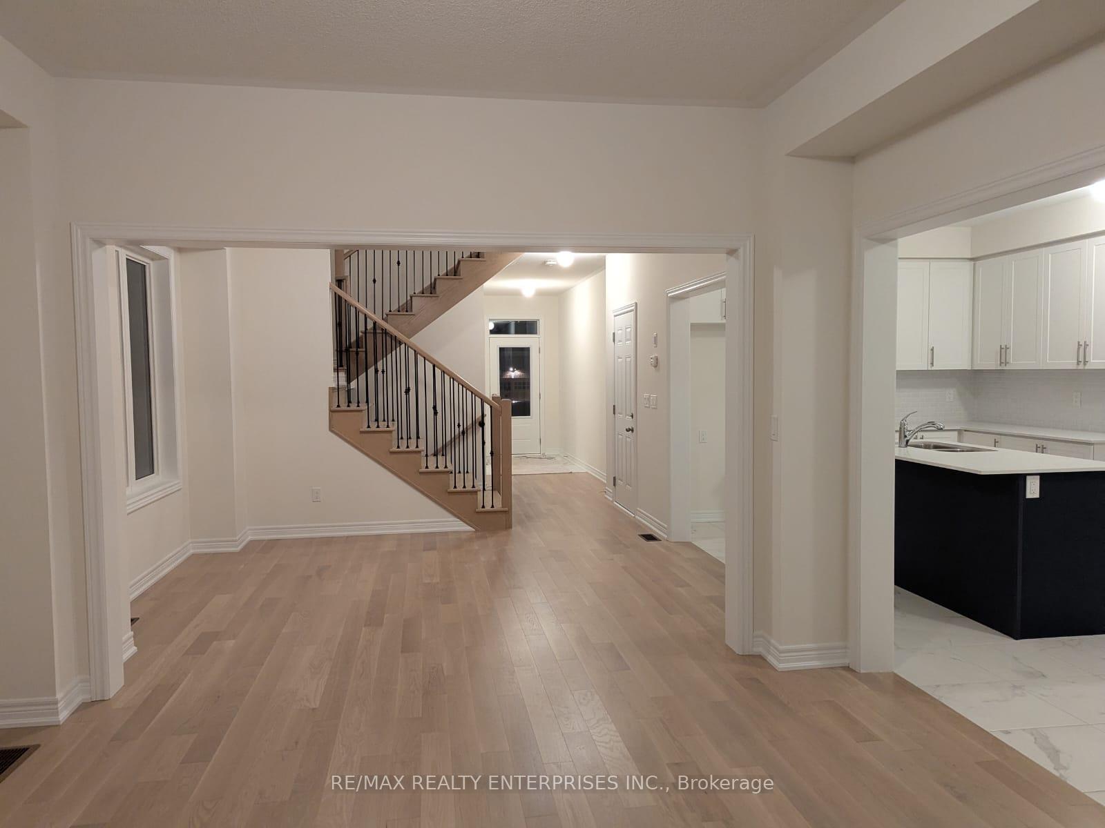 Photo 3 of 1279 Davis Loop, Innisfil, Lefroy — HOMEH