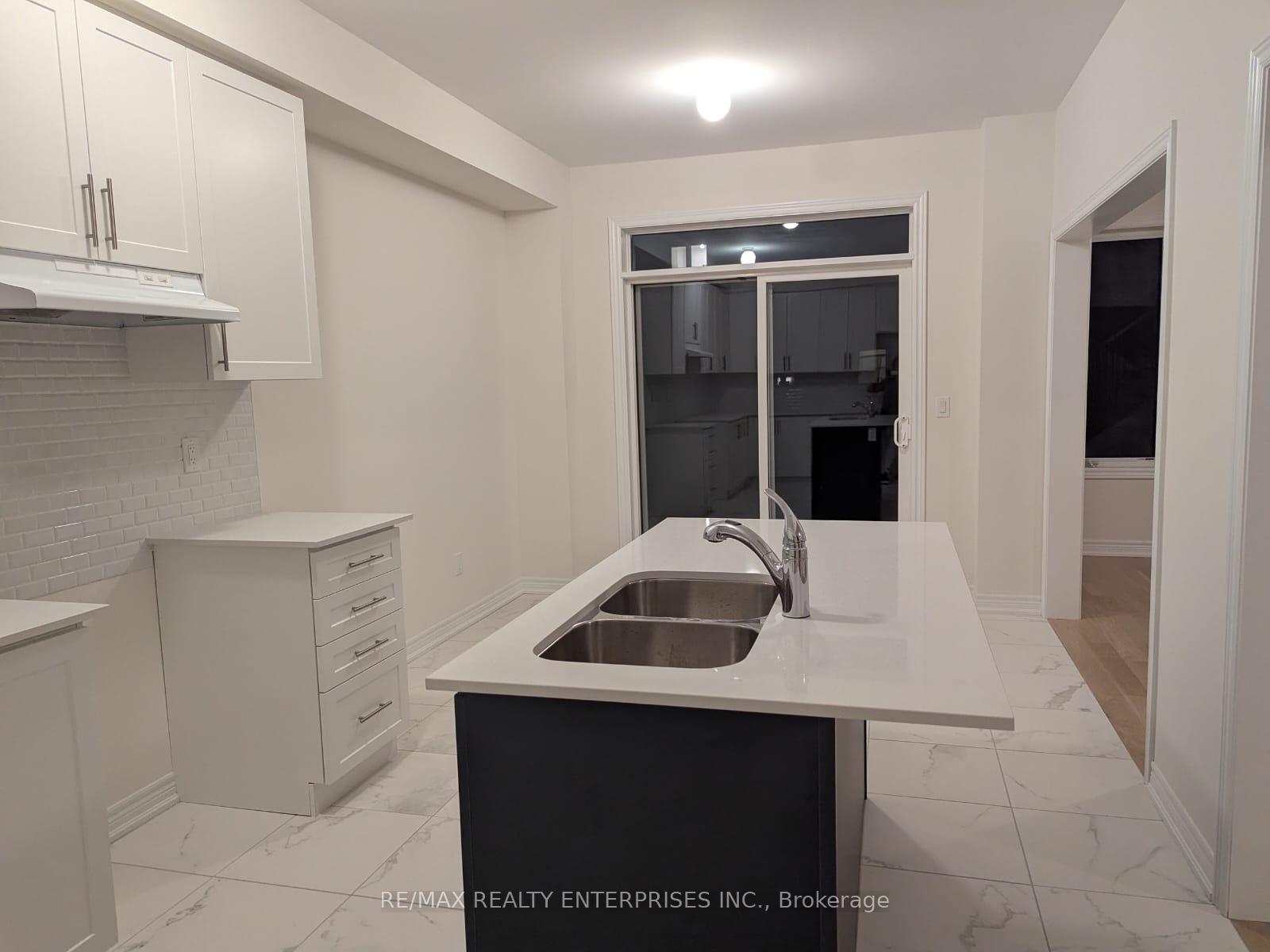 Photo 5 of 1279 Davis Loop, Innisfil, Lefroy — HOMEH