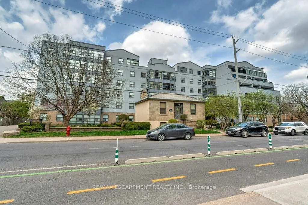 Photo 2 of Unit 207, 175 Hunter Street E, Hamilton, Corktown — HOMEH