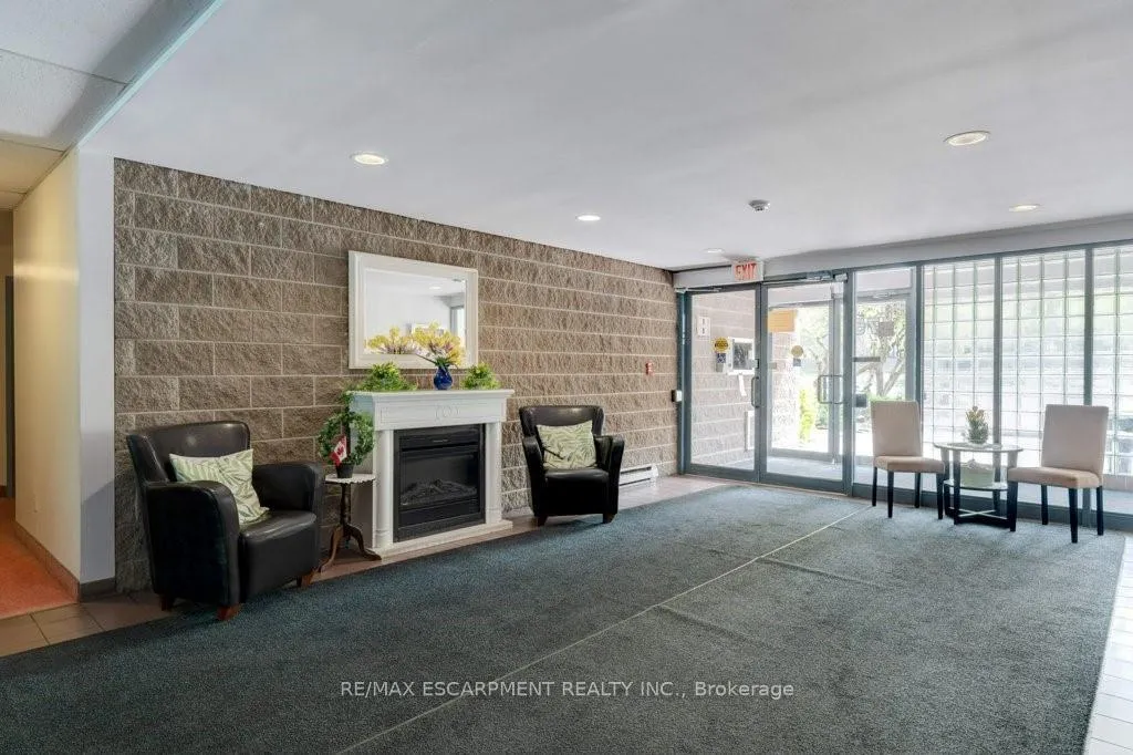 Photo 4 of Unit 207, 175 Hunter Street E, Hamilton, Corktown — HOMEH