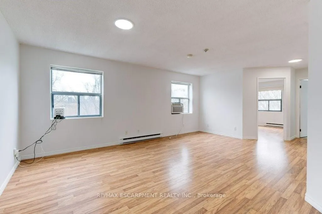 Photo 5 of Unit 207, 175 Hunter Street E, Hamilton, Corktown — HOMEH
