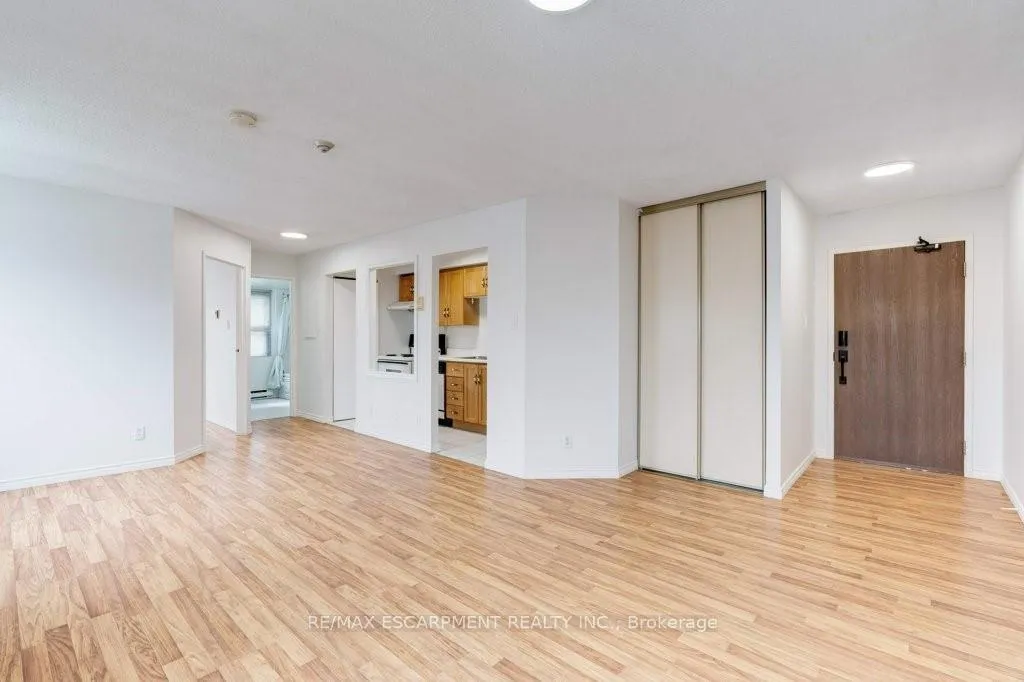 Photo 6 of Unit 207, 175 Hunter Street E, Hamilton, Corktown — HOMEH