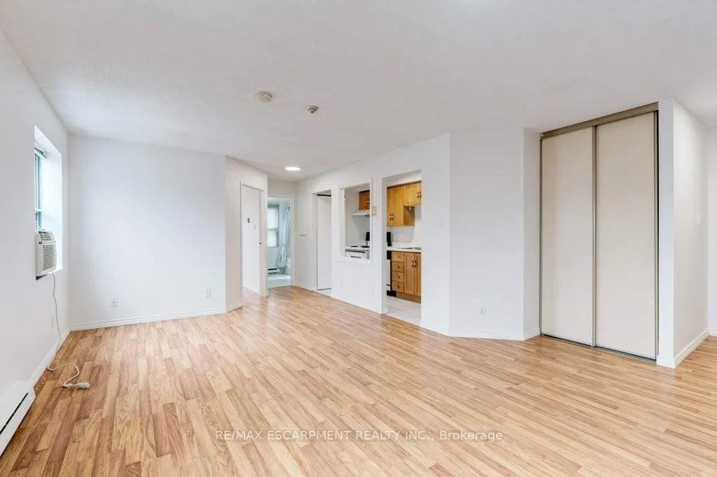 Photo 7 of Unit 207, 175 Hunter Street E, Hamilton, Corktown — HOMEH