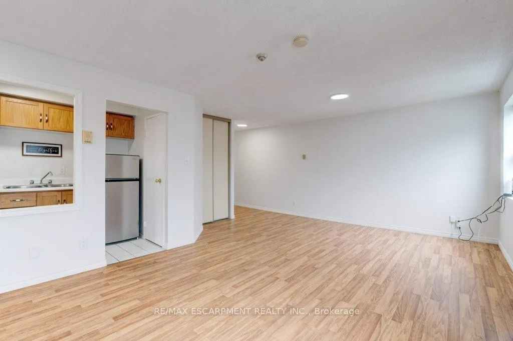 Photo 8 of Unit 207, 175 Hunter Street E, Hamilton, Corktown — HOMEH