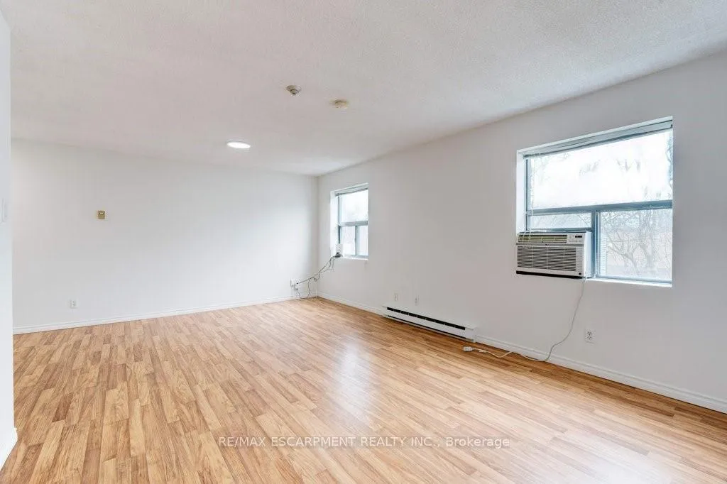 Photo 9 of Unit 207, 175 Hunter Street E, Hamilton, Corktown — HOMEH