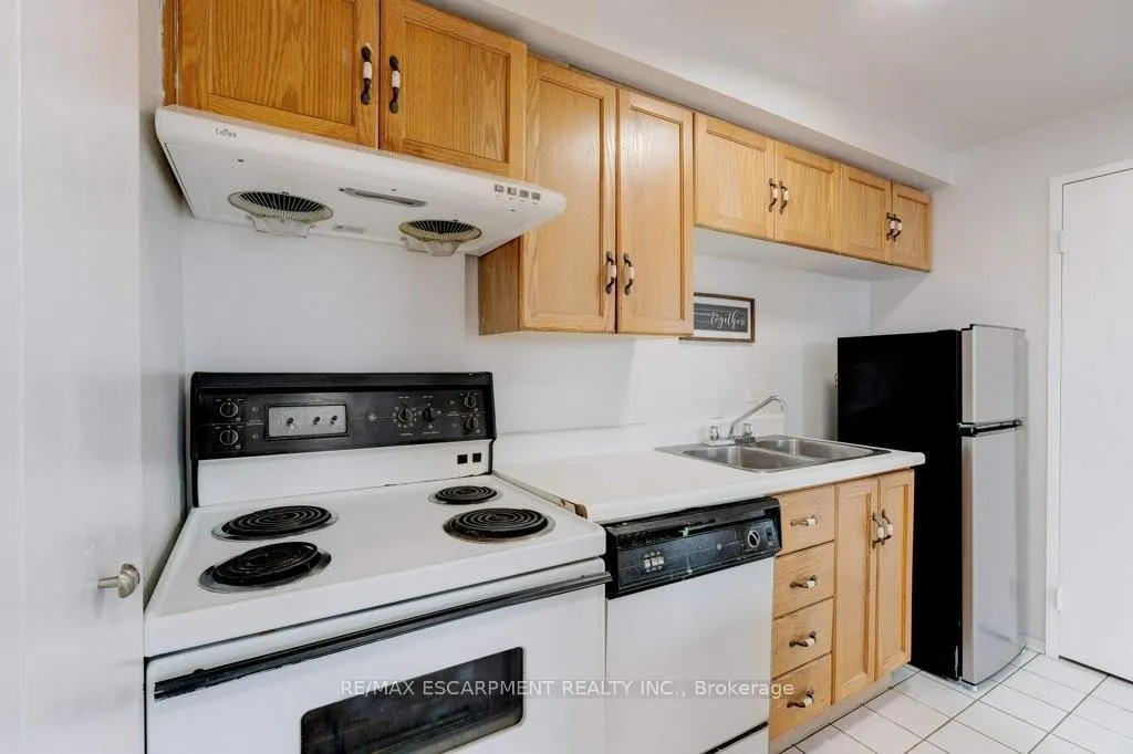 Photo 12 of Unit 207, 175 Hunter Street E, Hamilton, Corktown — HOMEH