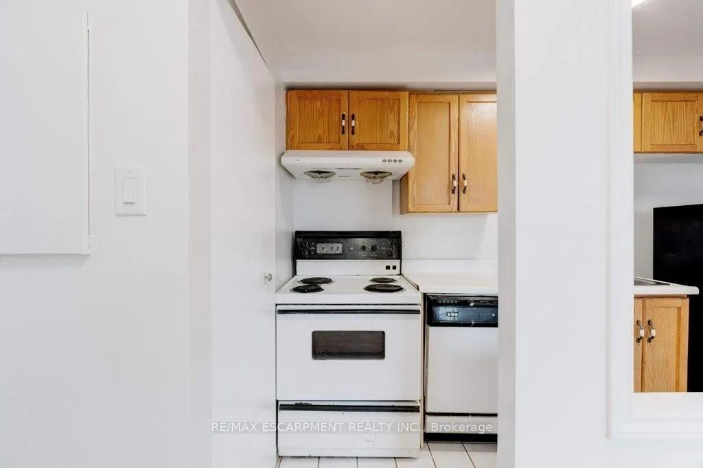 Photo 13 of Unit 207, 175 Hunter Street E, Hamilton, Corktown — HOMEH