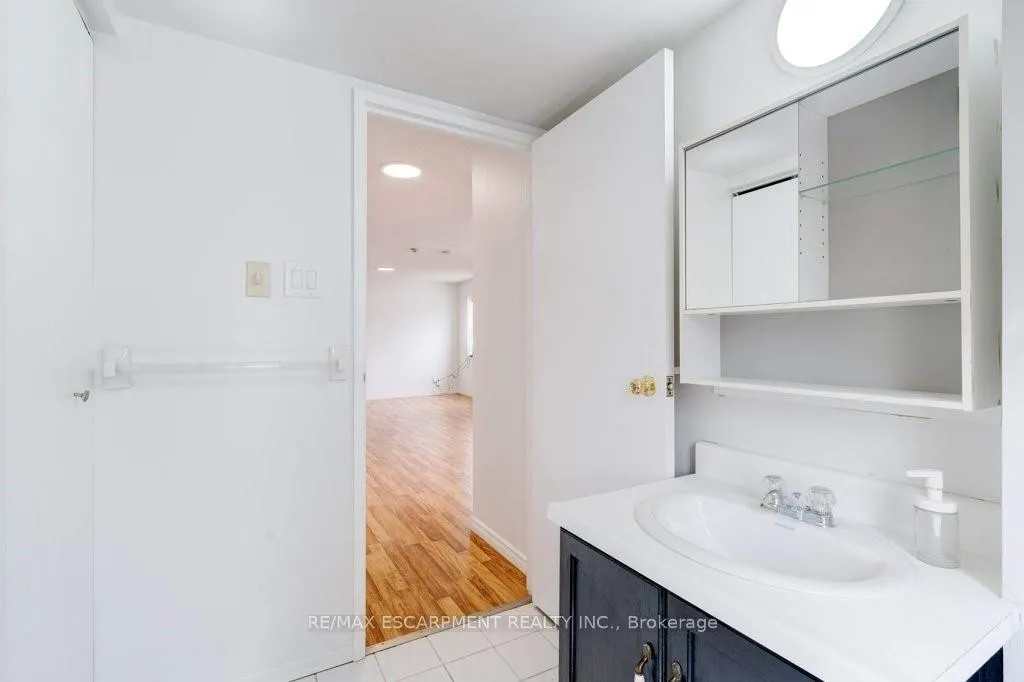 Photo 15 of Unit 207, 175 Hunter Street E, Hamilton, Corktown — HOMEH