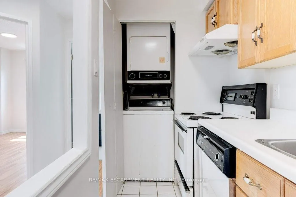 Photo 20 of Unit 207, 175 Hunter Street E, Hamilton, Corktown — HOMEH