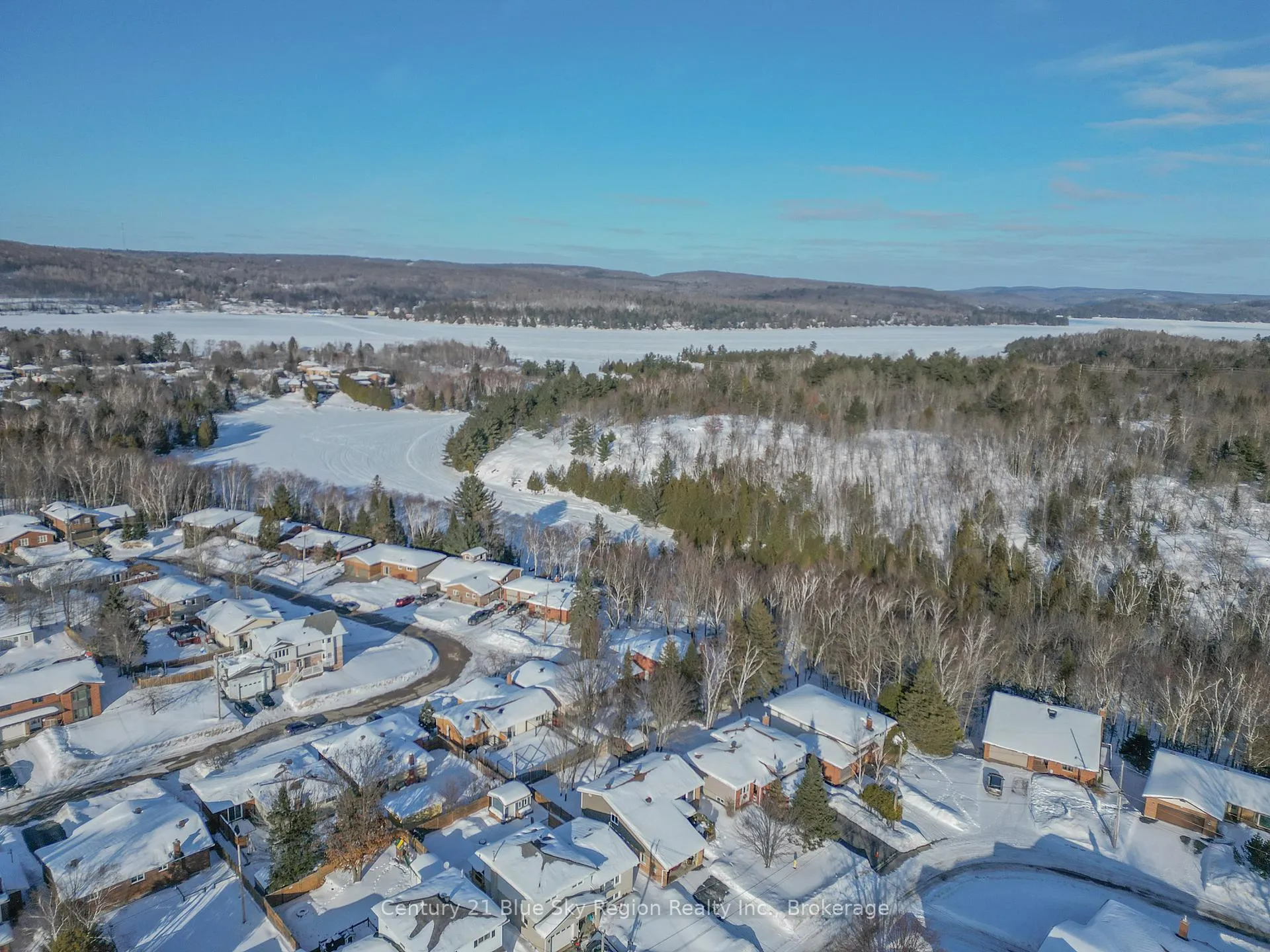 Photo 46 of 90 Shallot Crescent, North Bay, Birchaven — HOMEH