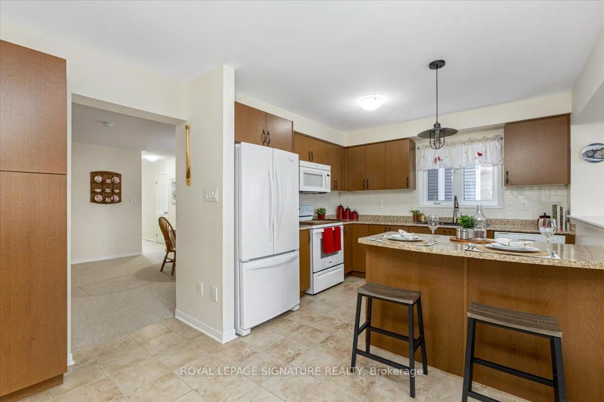 Photo 9 of 1110 Schooling Drive, Oshawa, Taunton — HOMEH