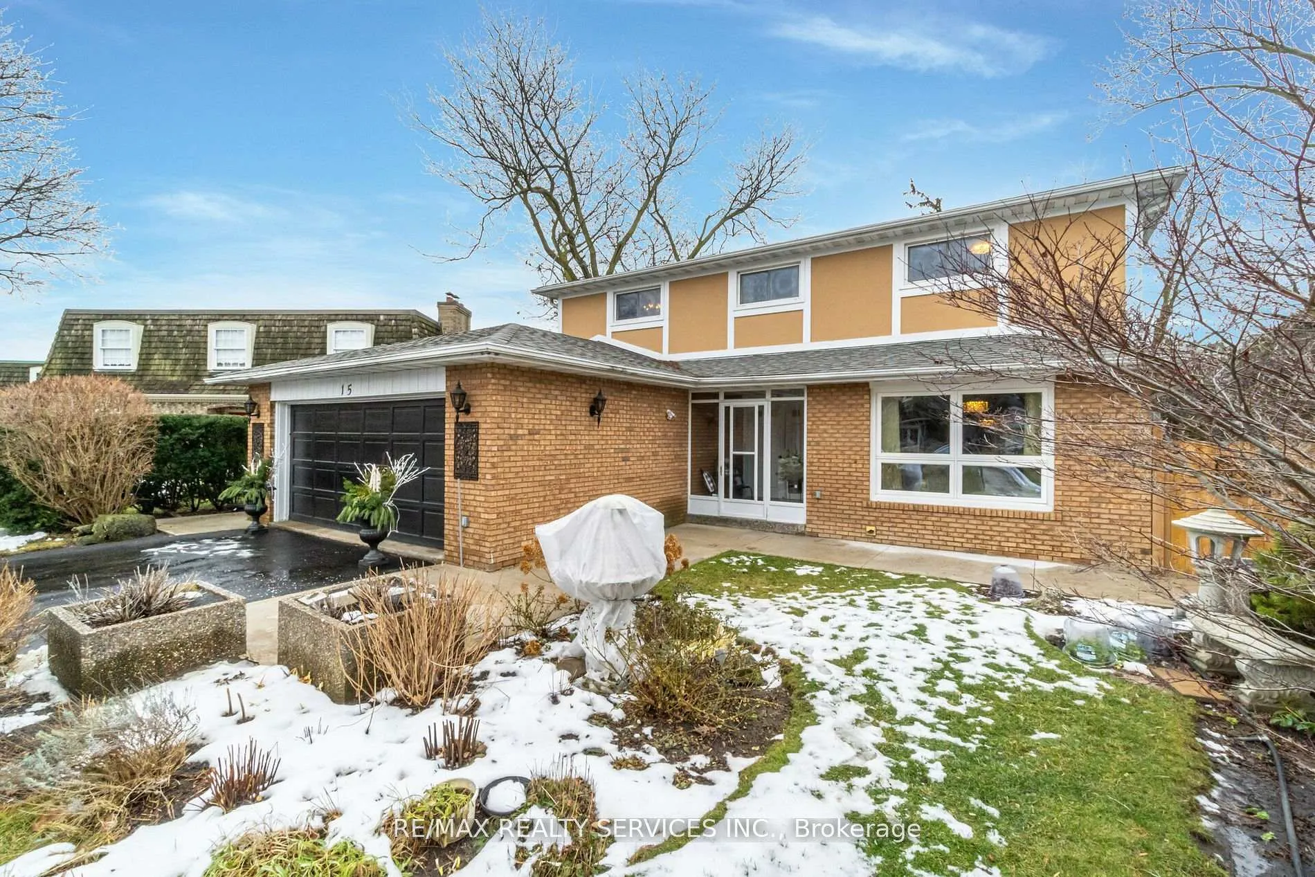 Photo 2 of 15 Pine Ridge Lane, Brampton, Brampton East — HOMEH