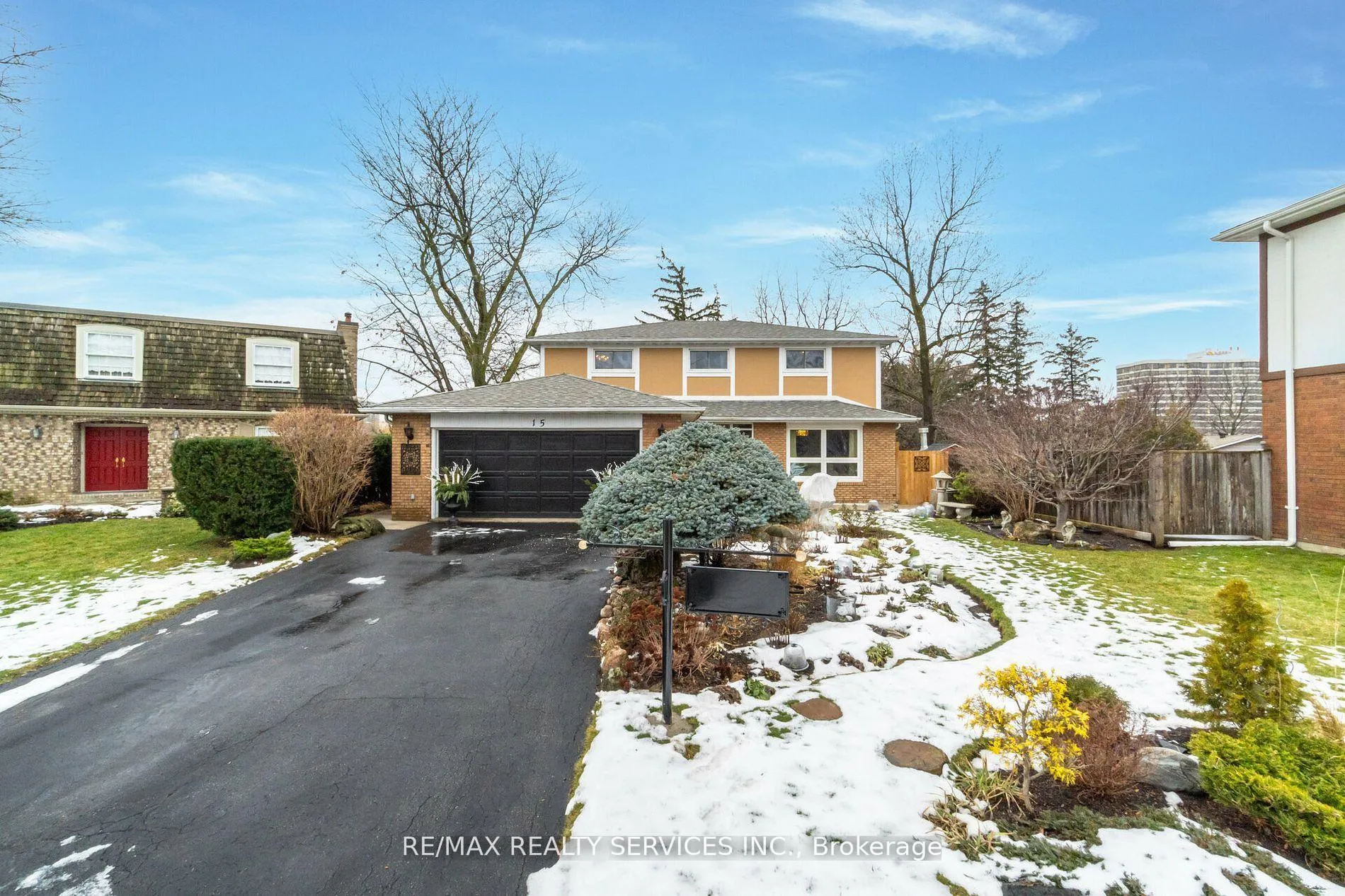 Photo 3 of 15 Pine Ridge Lane, Brampton, Brampton East — HOMEH