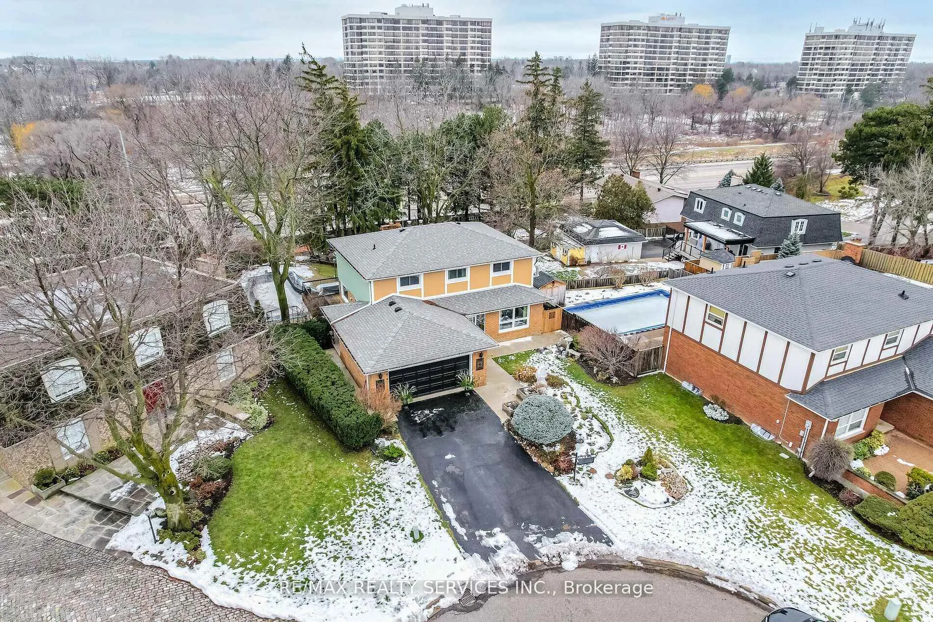Photo 6 of 15 Pine Ridge Lane, Brampton, Brampton East — HOMEH