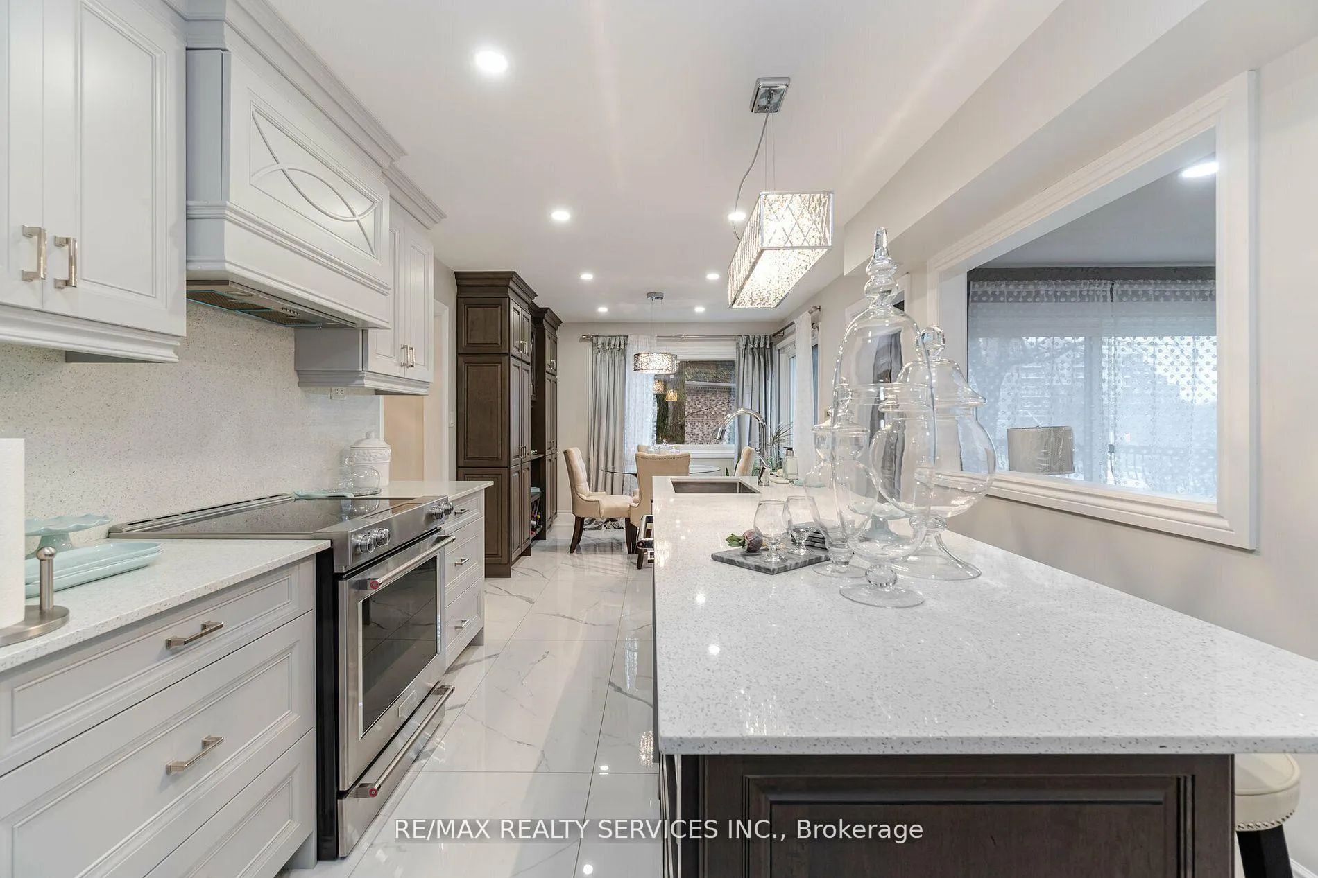 Photo 10 of 15 Pine Ridge Lane, Brampton, Brampton East — HOMEH