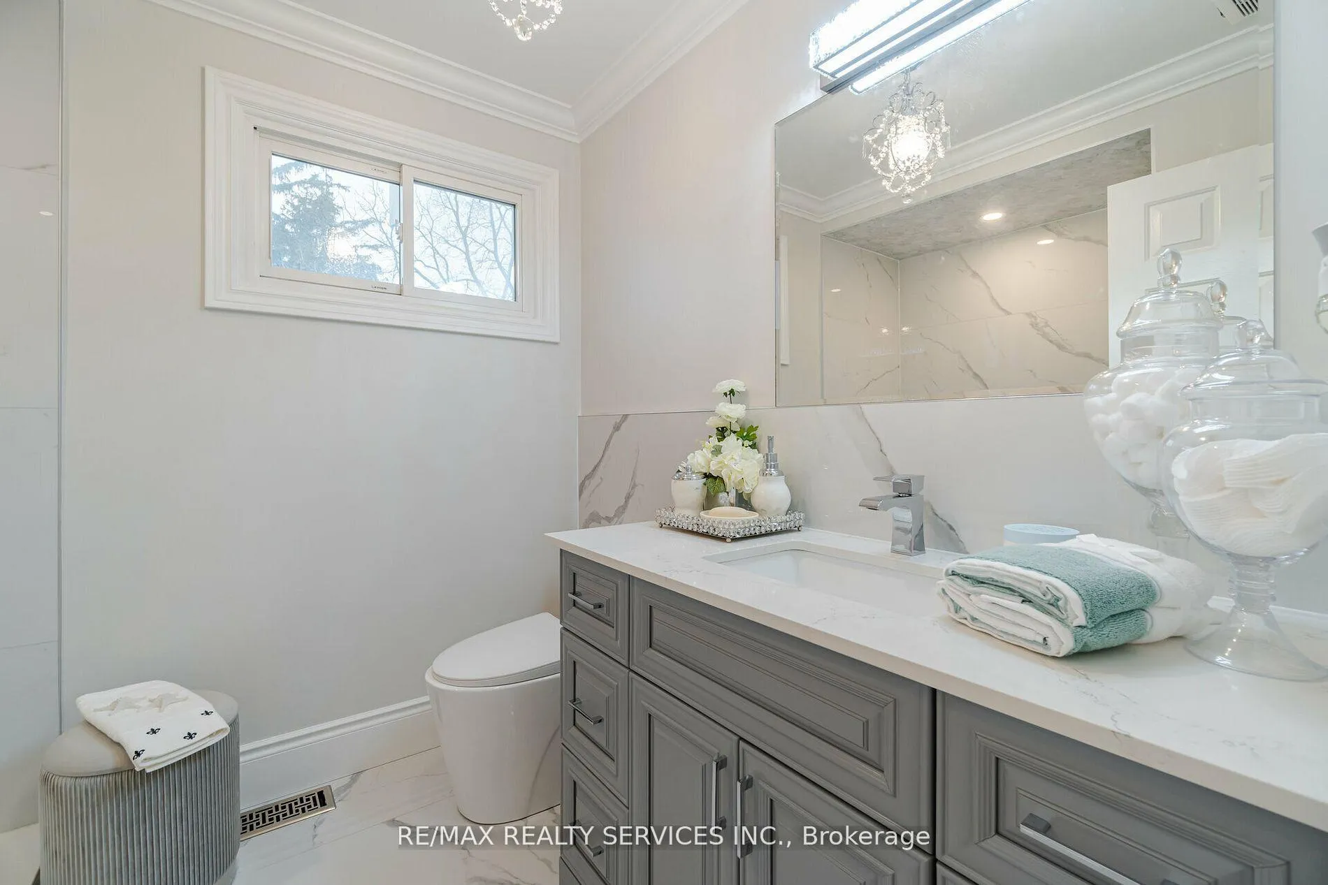 Photo 23 of 15 Pine Ridge Lane, Brampton, Brampton East — HOMEH