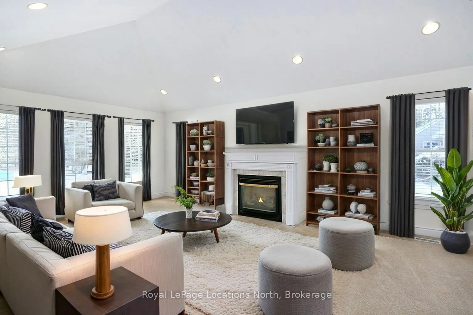 Photo 4 of 34 Georgian Manor Drive, Collingwood — HOMEH