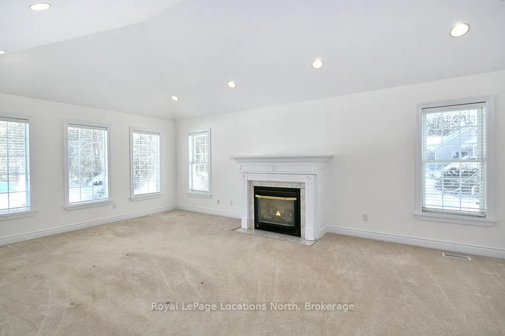 Photo 5 of 34 Georgian Manor Drive, Collingwood — HOMEH
