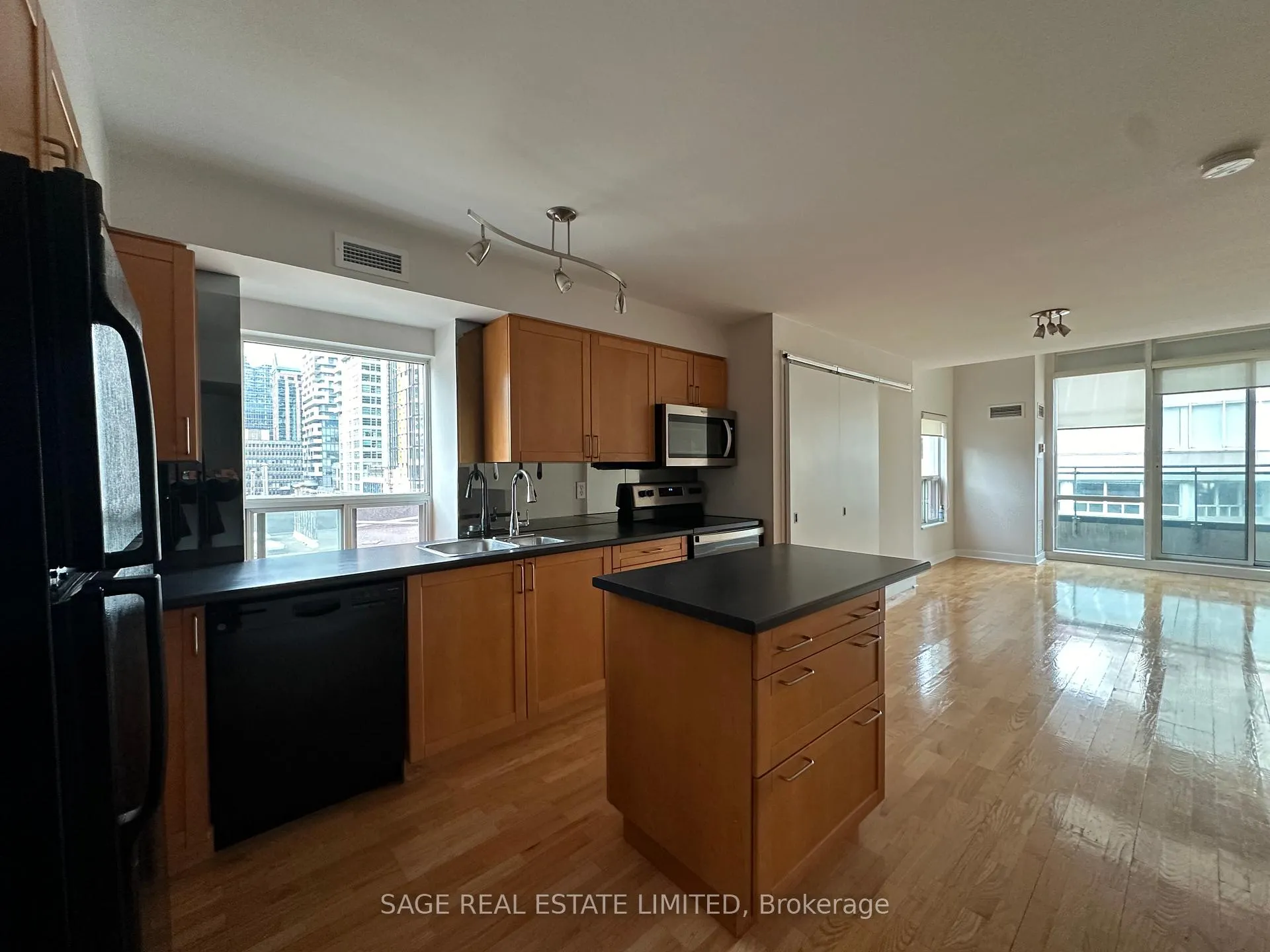 Front of Unit 901, 77 Lombard Street