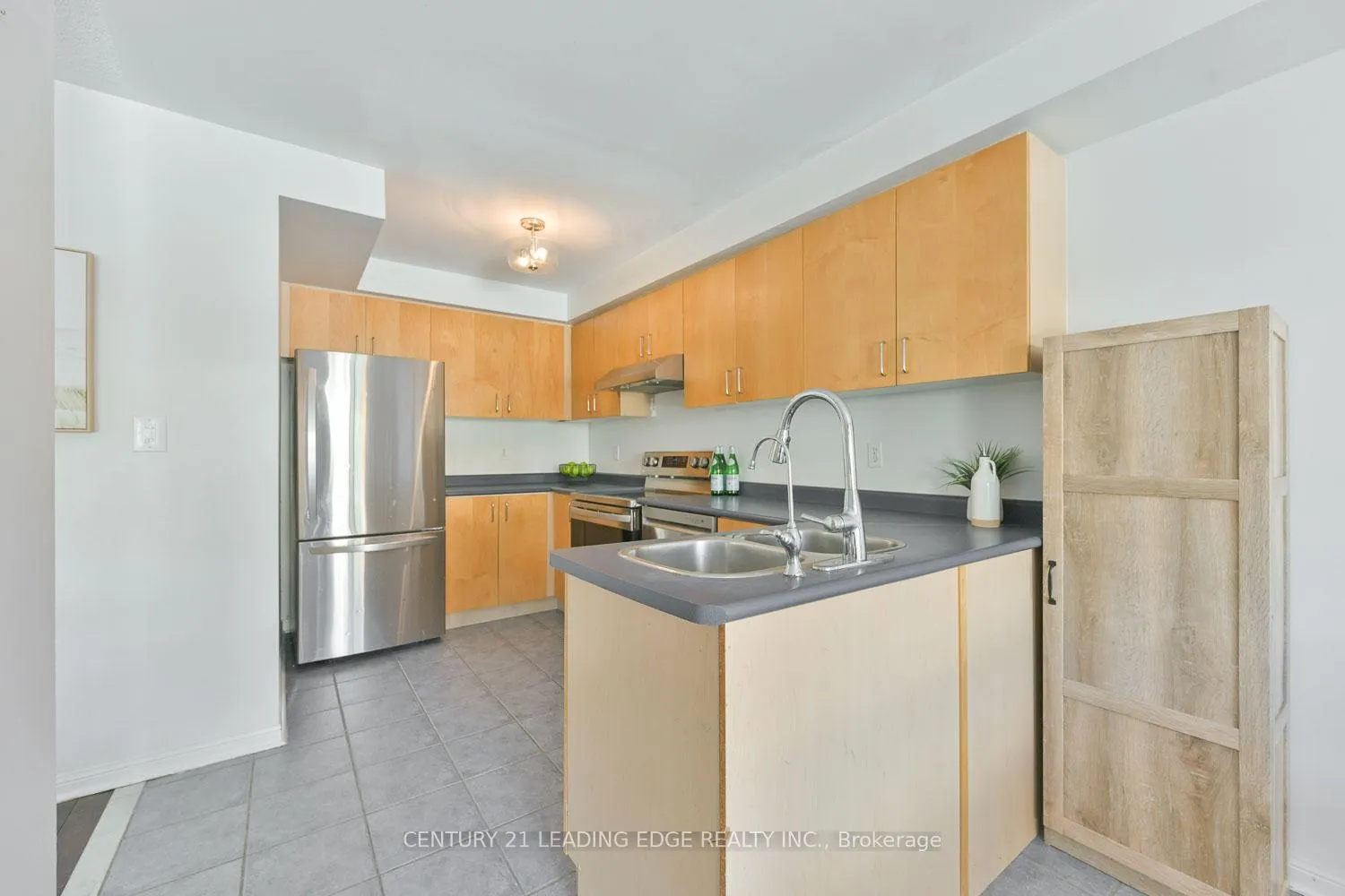 Photo 14 of 76 Regatta Crescent, Whitby, Port Whitby — HOMEH