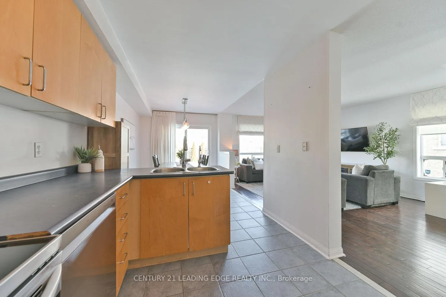 Photo 16 of 76 Regatta Crescent, Whitby, Port Whitby — HOMEH