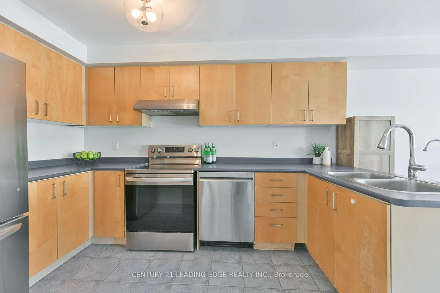 Photo 17 of 76 Regatta Crescent, Whitby, Port Whitby — HOMEH