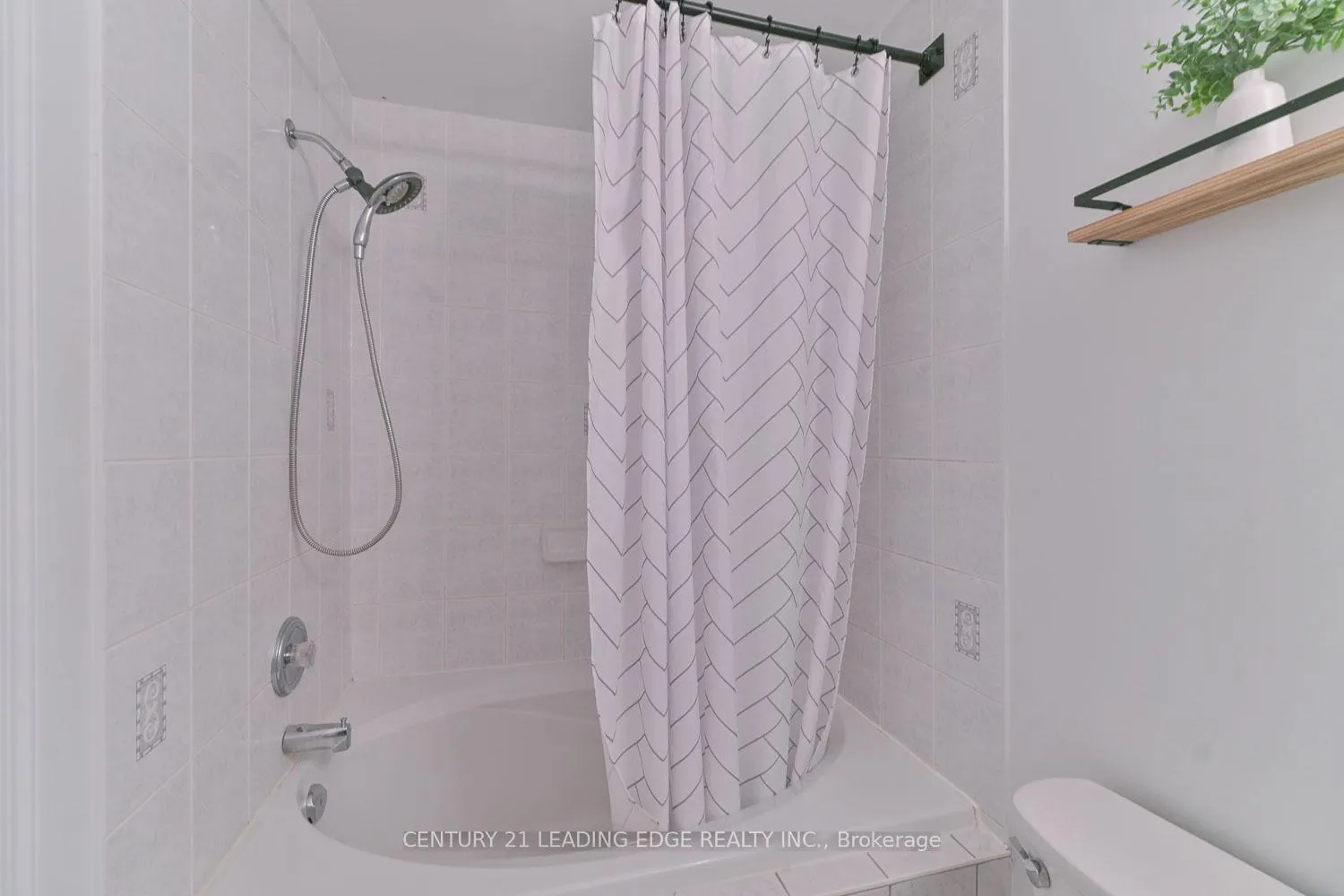 Photo 25 of 76 Regatta Crescent, Whitby, Port Whitby — HOMEH