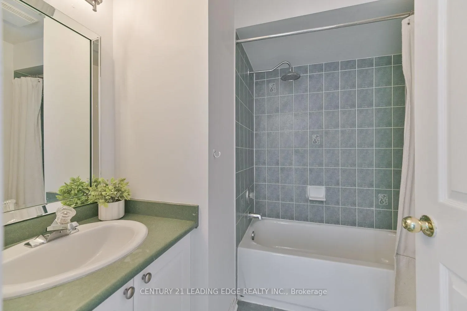 Photo 30 of 76 Regatta Crescent, Whitby, Port Whitby — HOMEH
