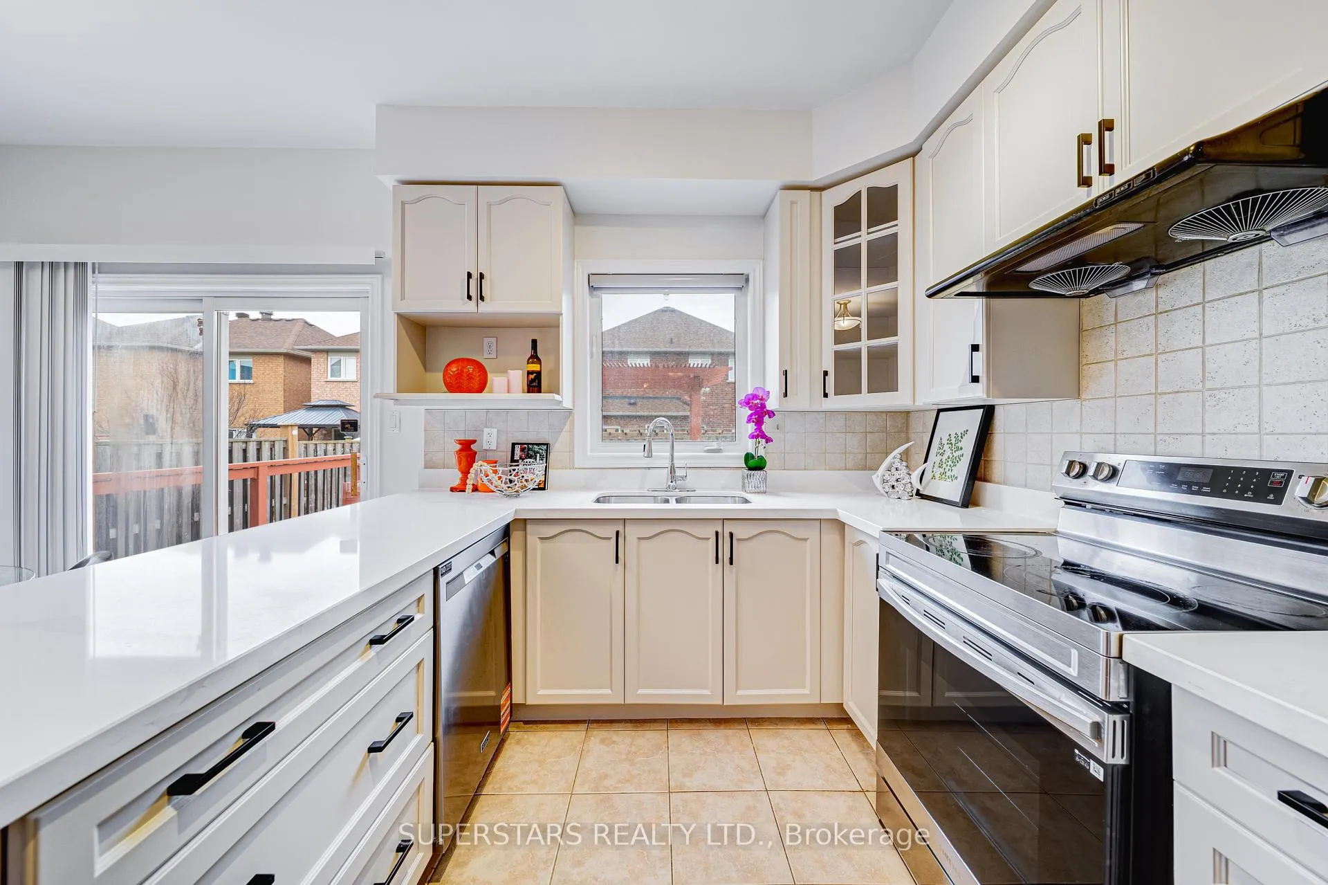 Photo 8 of 36 Jenmat Drive, Markham, Greensborough — HOMEH