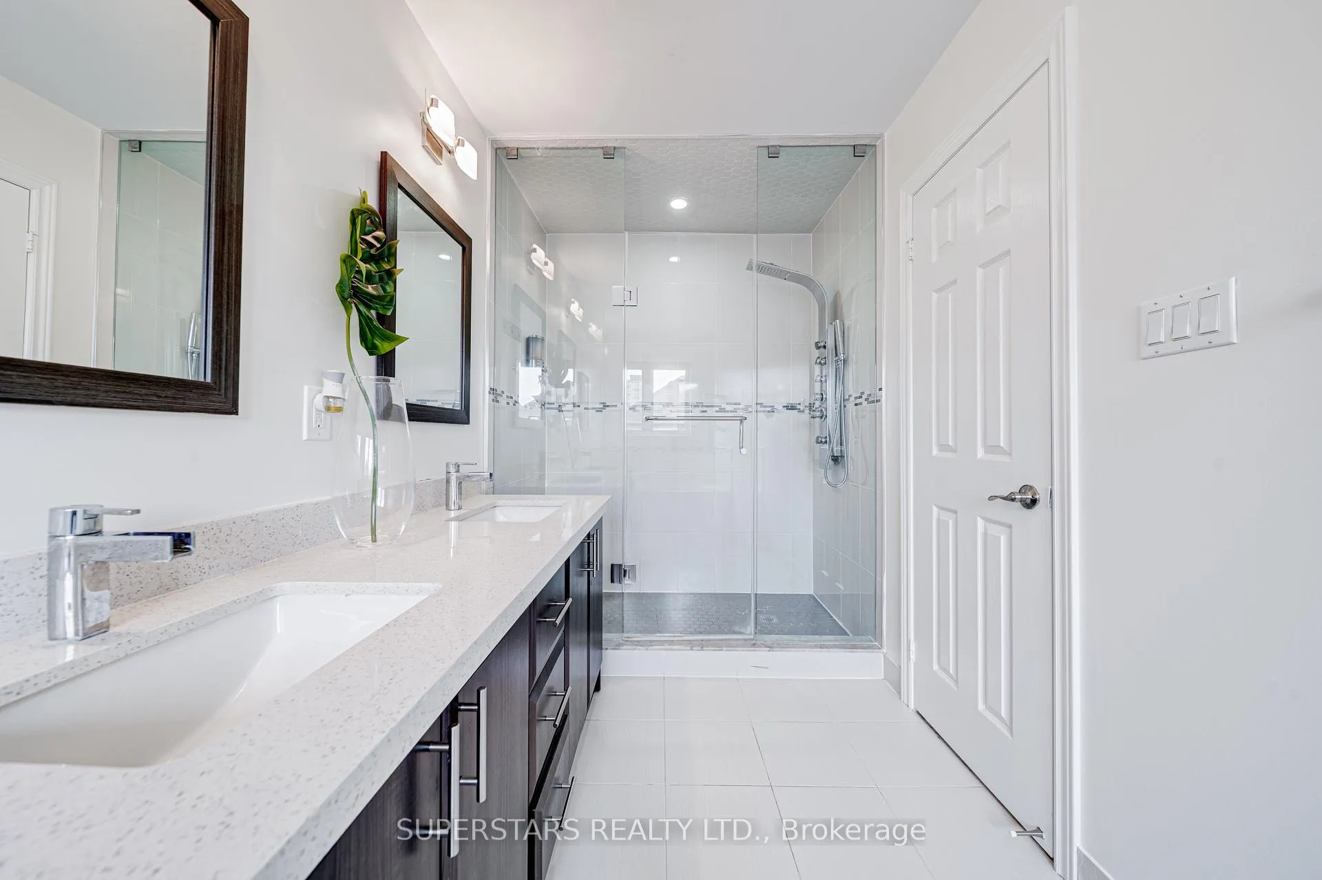 Photo 17 of 36 Jenmat Drive, Markham, Greensborough — HOMEH
