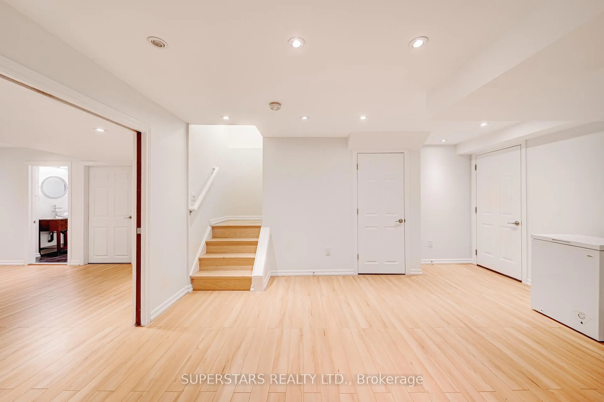 Photo 21 of 36 Jenmat Drive, Markham, Greensborough — HOMEH
