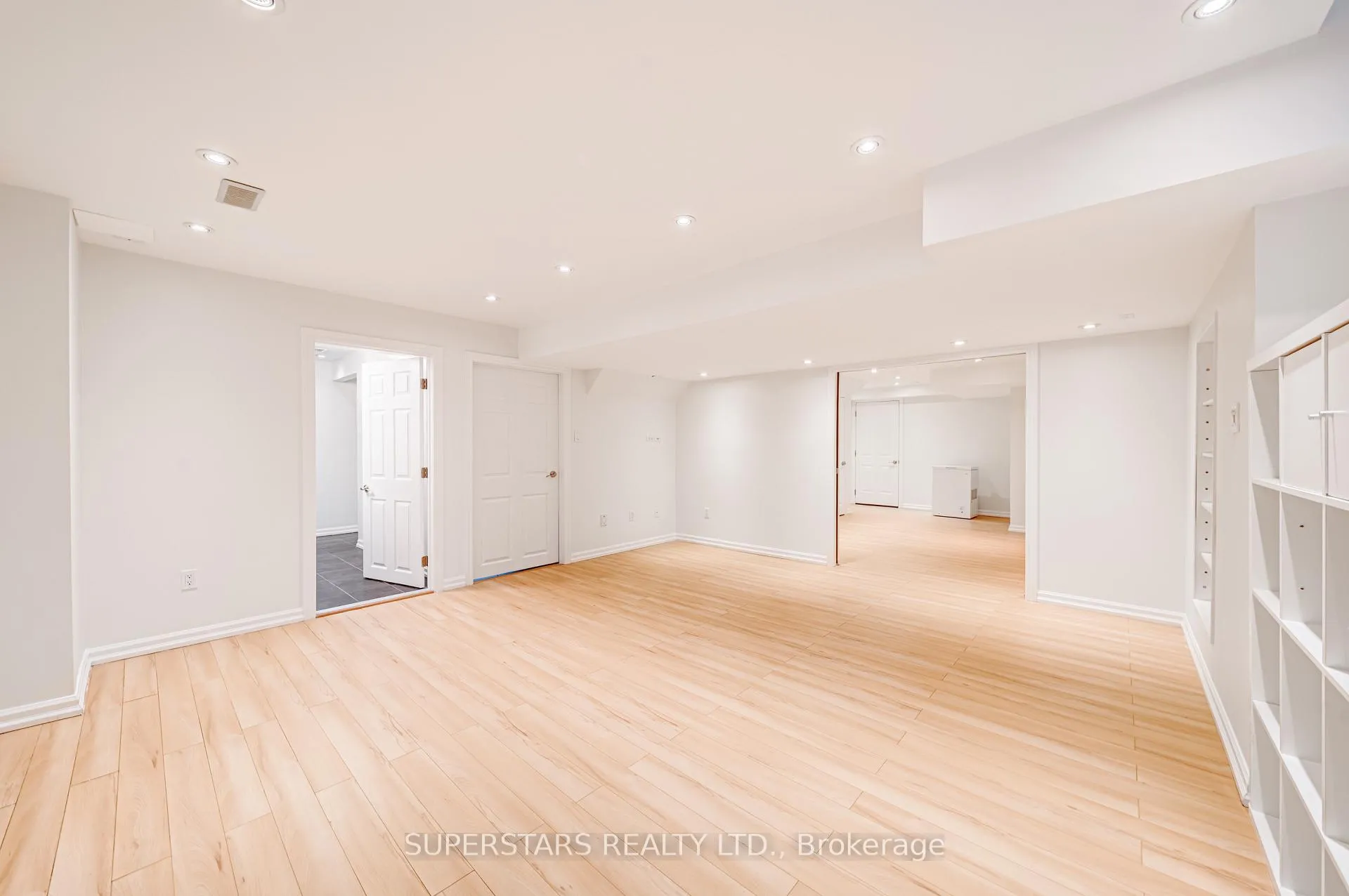 Photo 23 of 36 Jenmat Drive, Markham, Greensborough — HOMEH