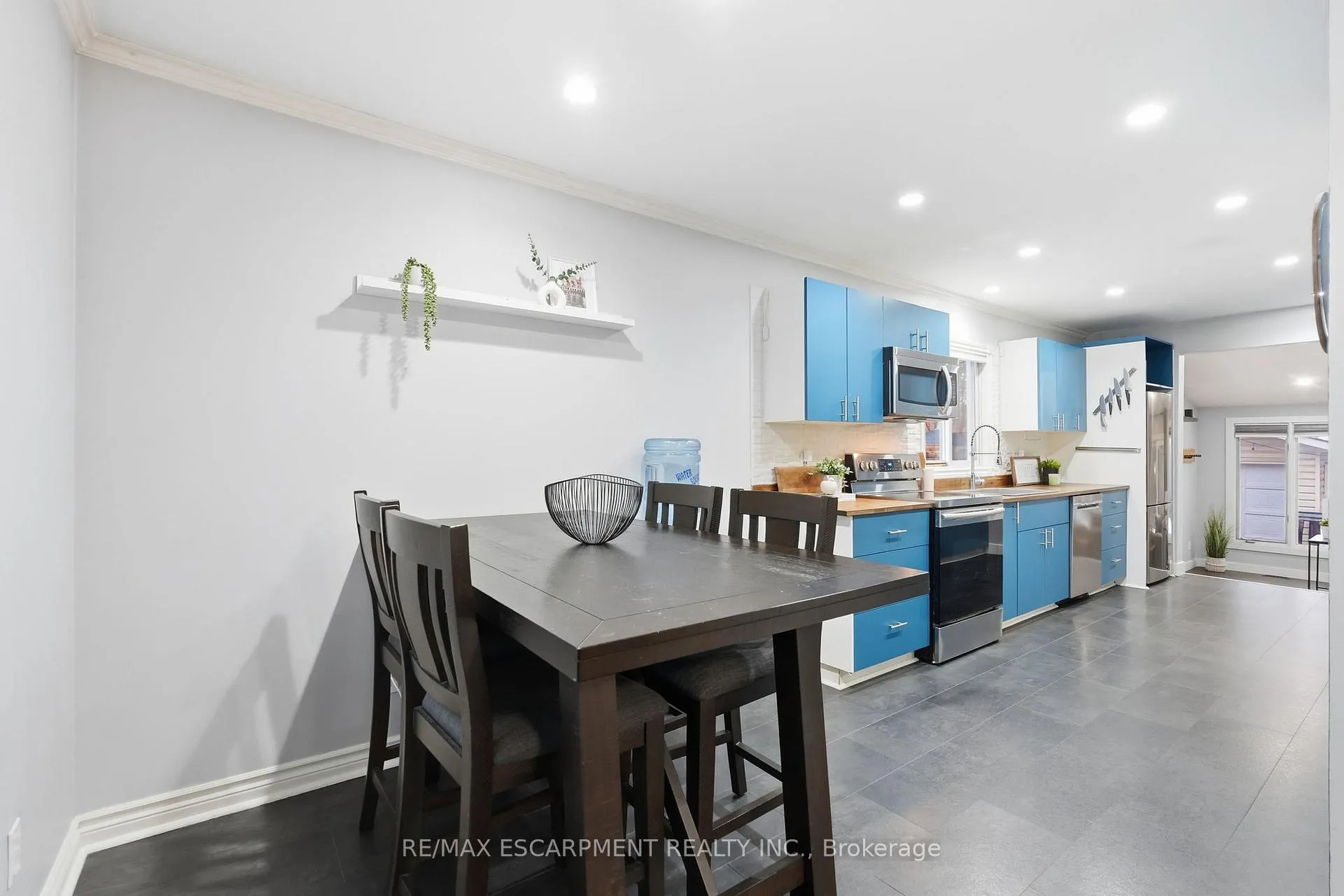 Photo 6 of 20 Trapnell Street, St. Catharines, E. Chester — HOMEH
