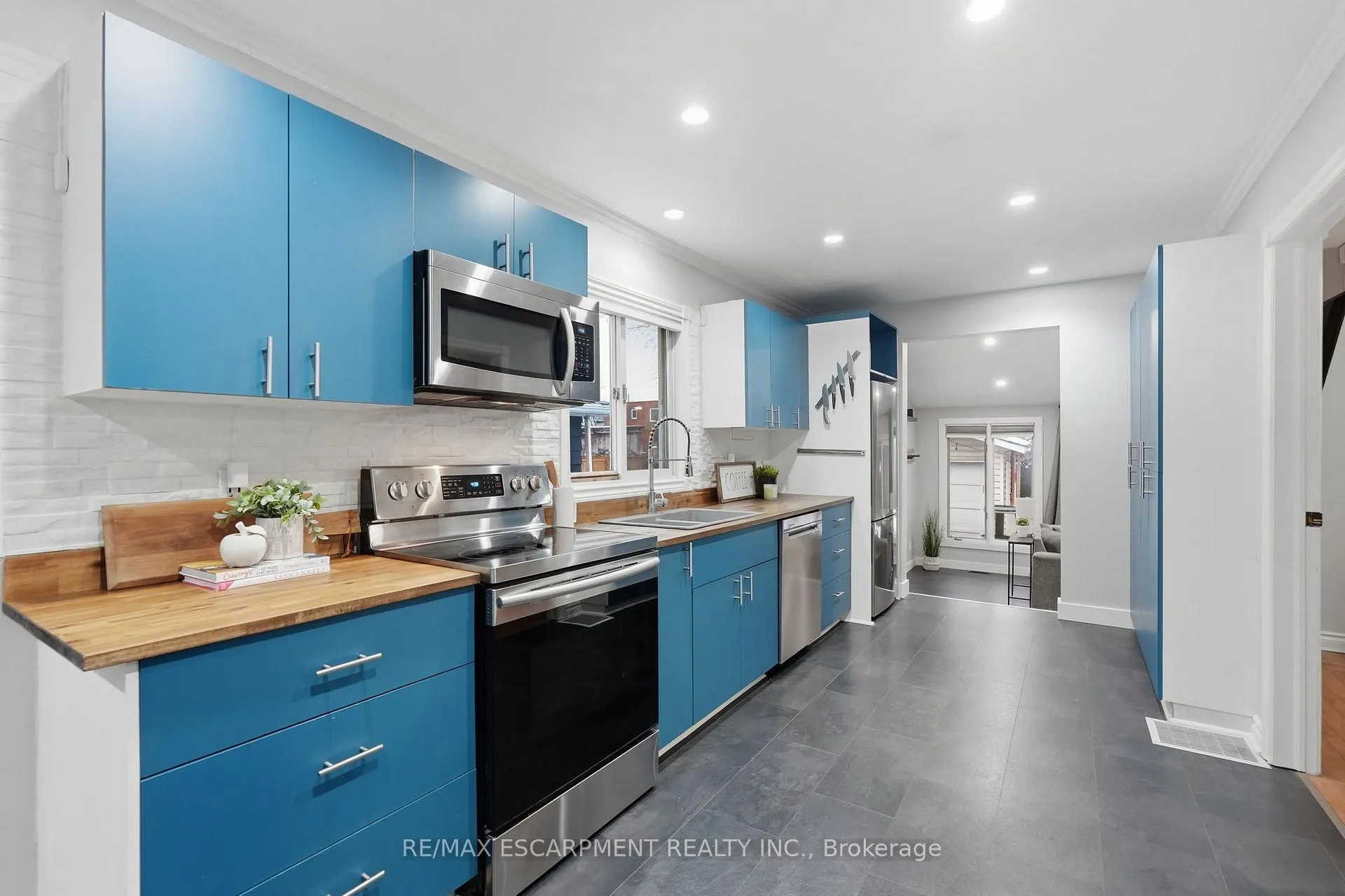 Photo 8 of 20 Trapnell Street, St. Catharines, E. Chester — HOMEH