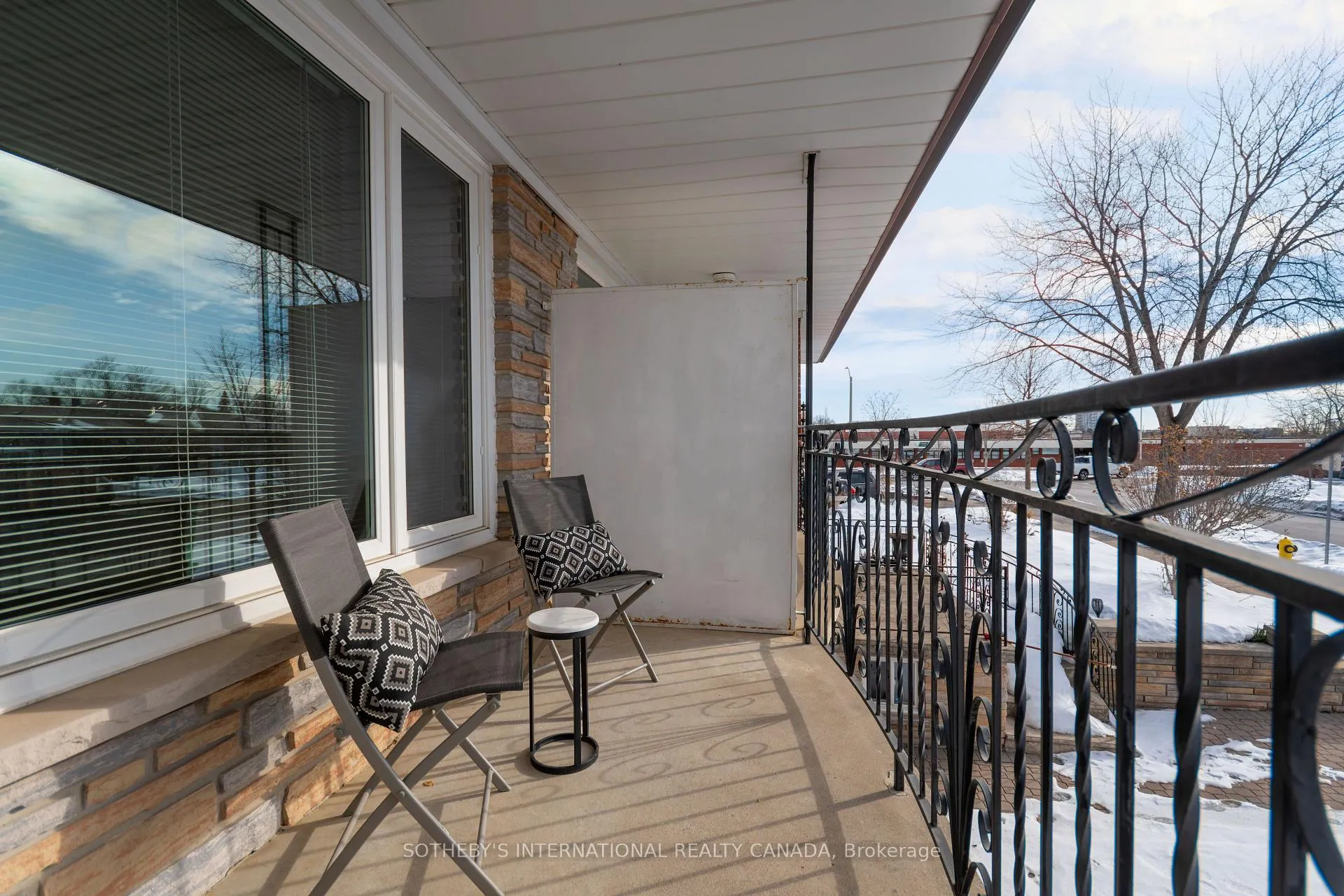 Photo 4 of 90 Andrew Park, Vaughan, West Woodbridge — HOMEH