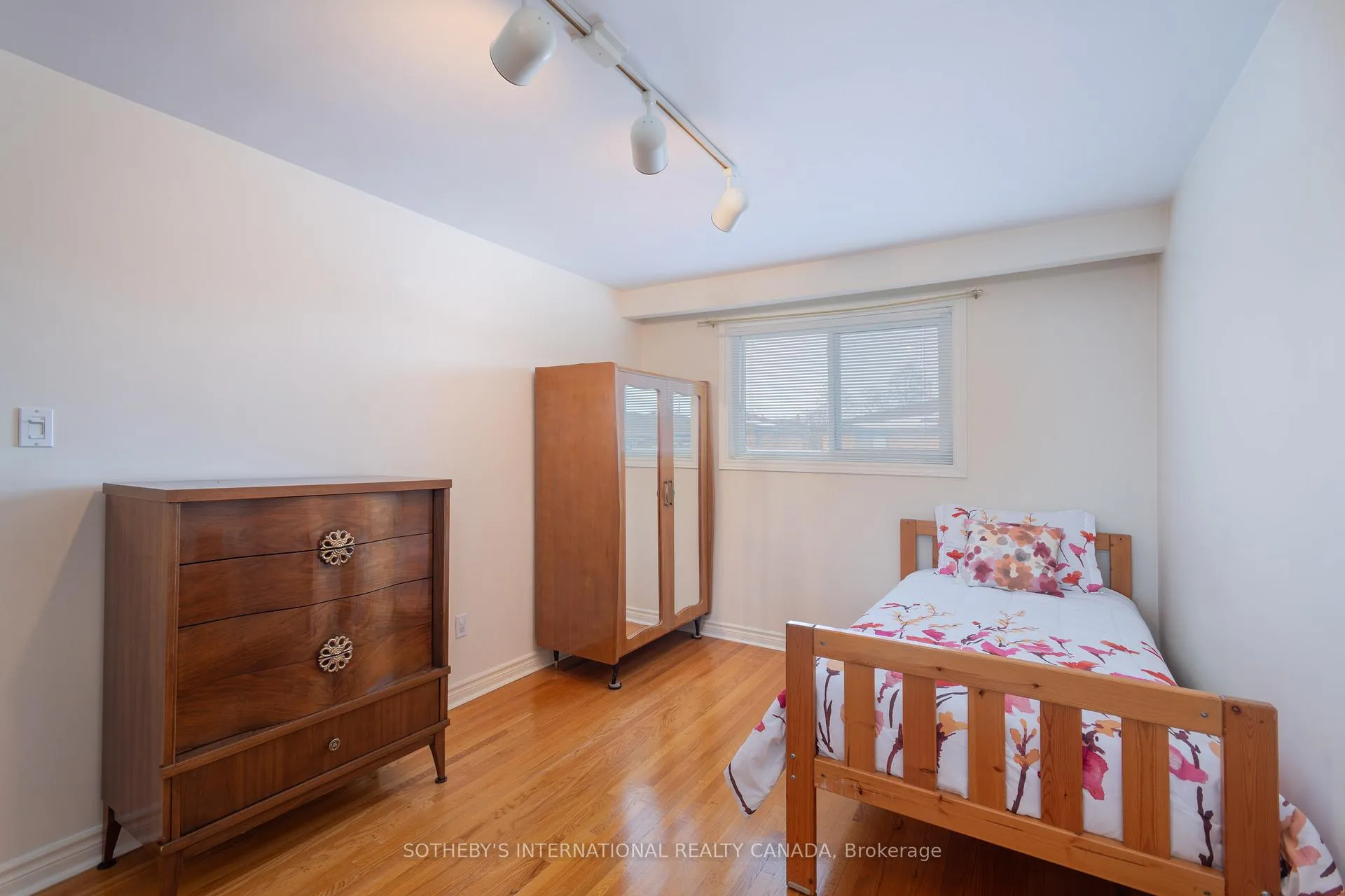 Photo 11 of 90 Andrew Park, Vaughan, West Woodbridge — HOMEH