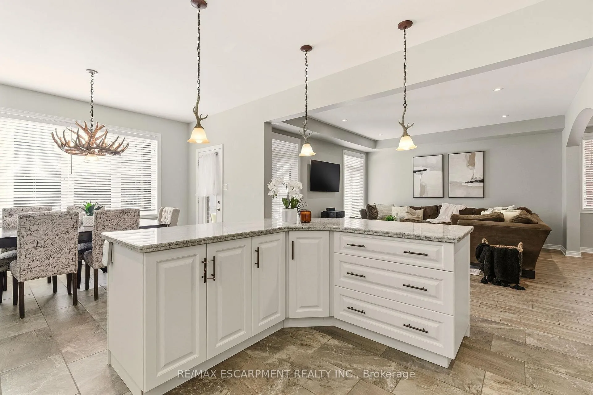 Photo 14 of 345 Festival Way, Hamilton, Binbrook — HOMEH