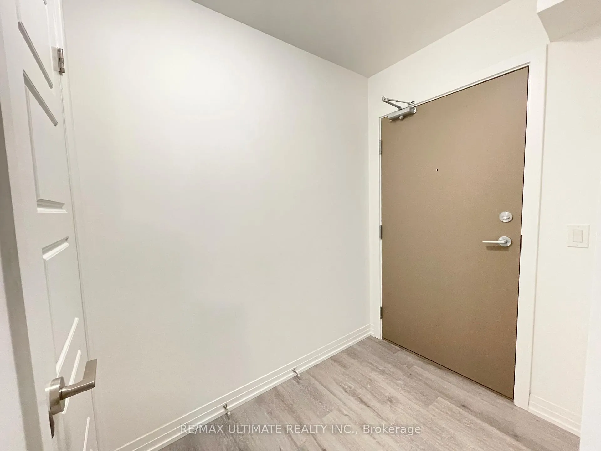 Photo 4 of Unit 606, 1010 Sandy Beach Road, Pickering, Bay Ridges — HOMEH