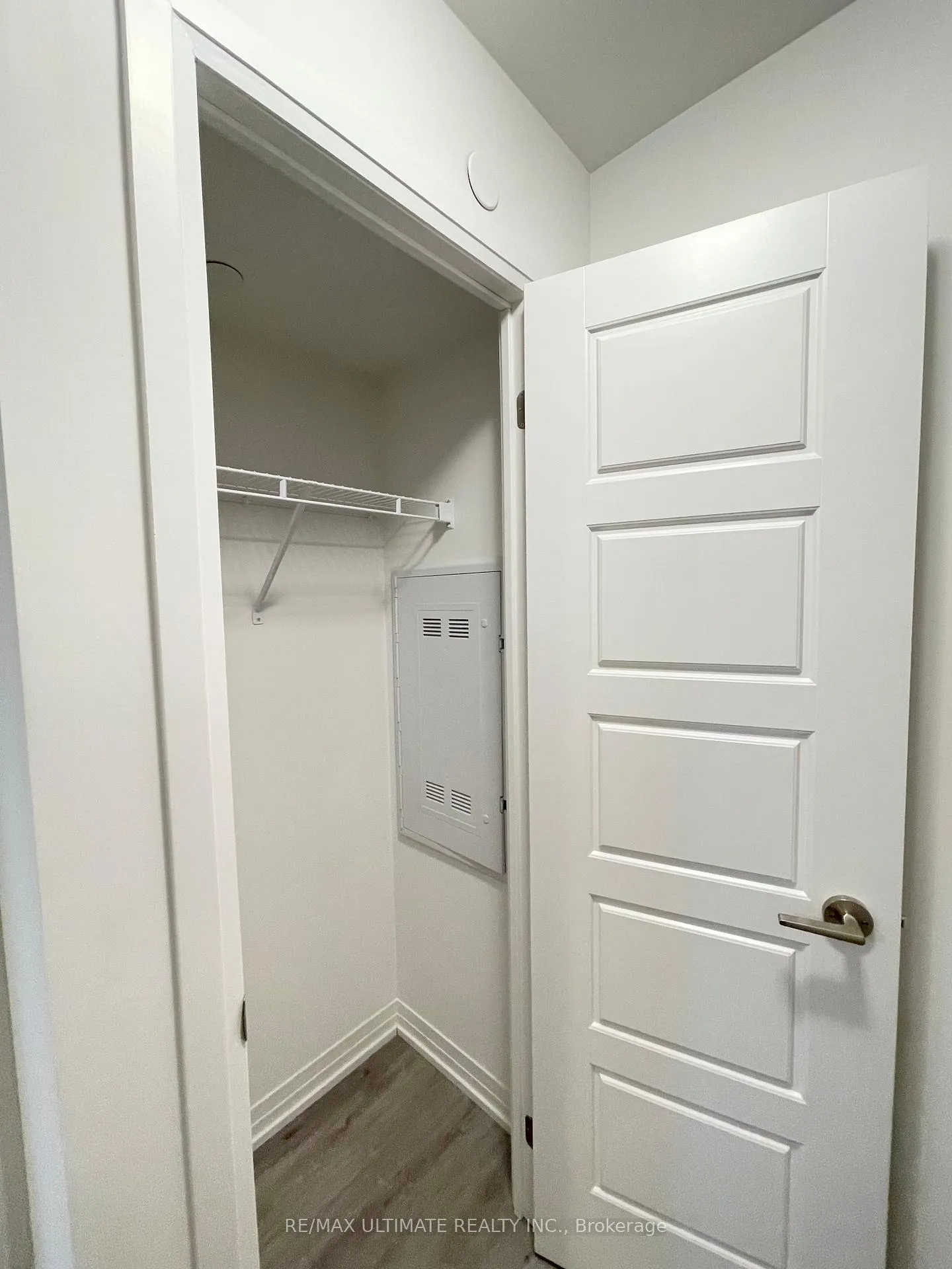 Photo 5 of Unit 606, 1010 Sandy Beach Road, Pickering, Bay Ridges — HOMEH