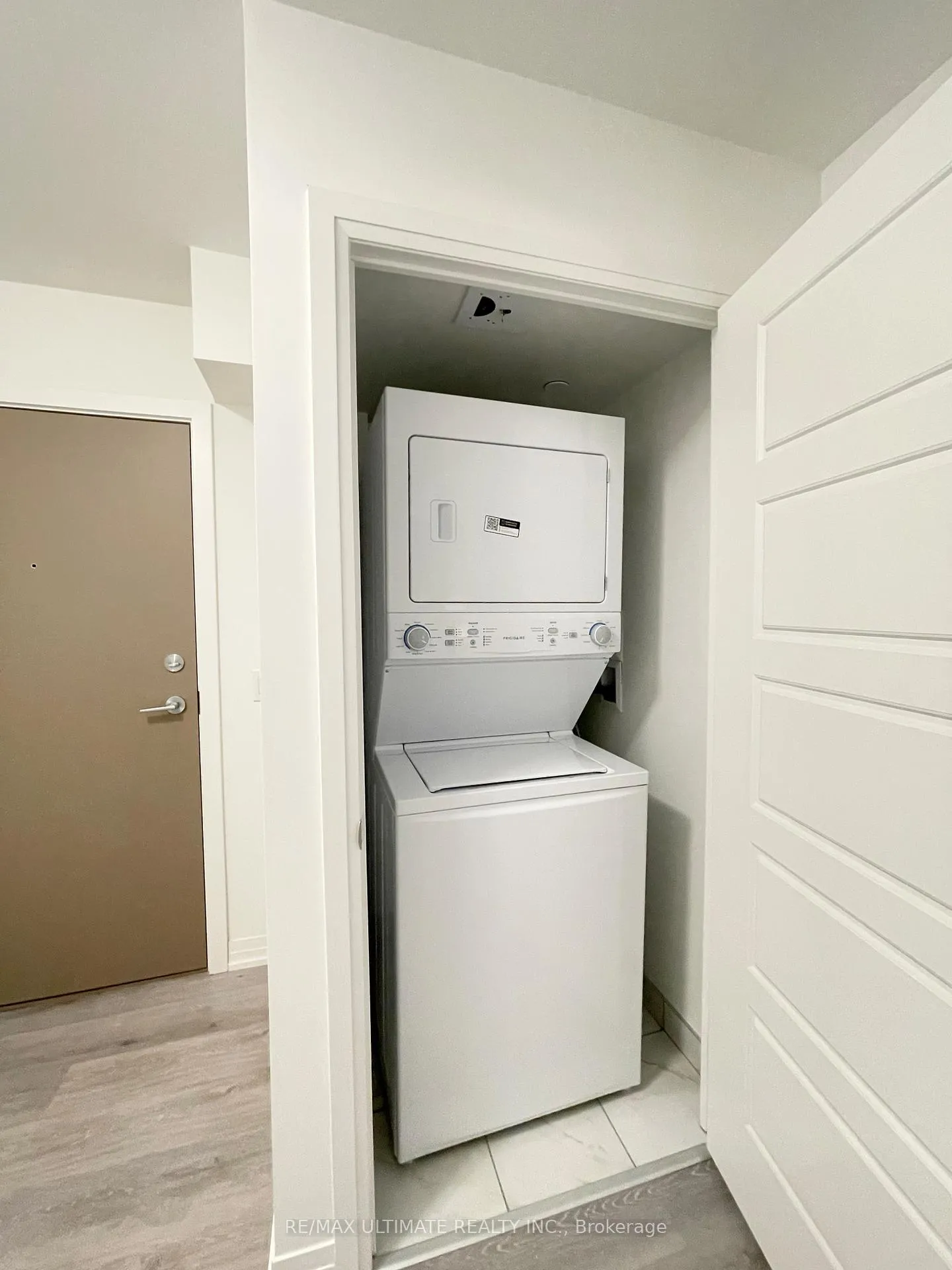 Photo 6 of Unit 606, 1010 Sandy Beach Road, Pickering, Bay Ridges — HOMEH