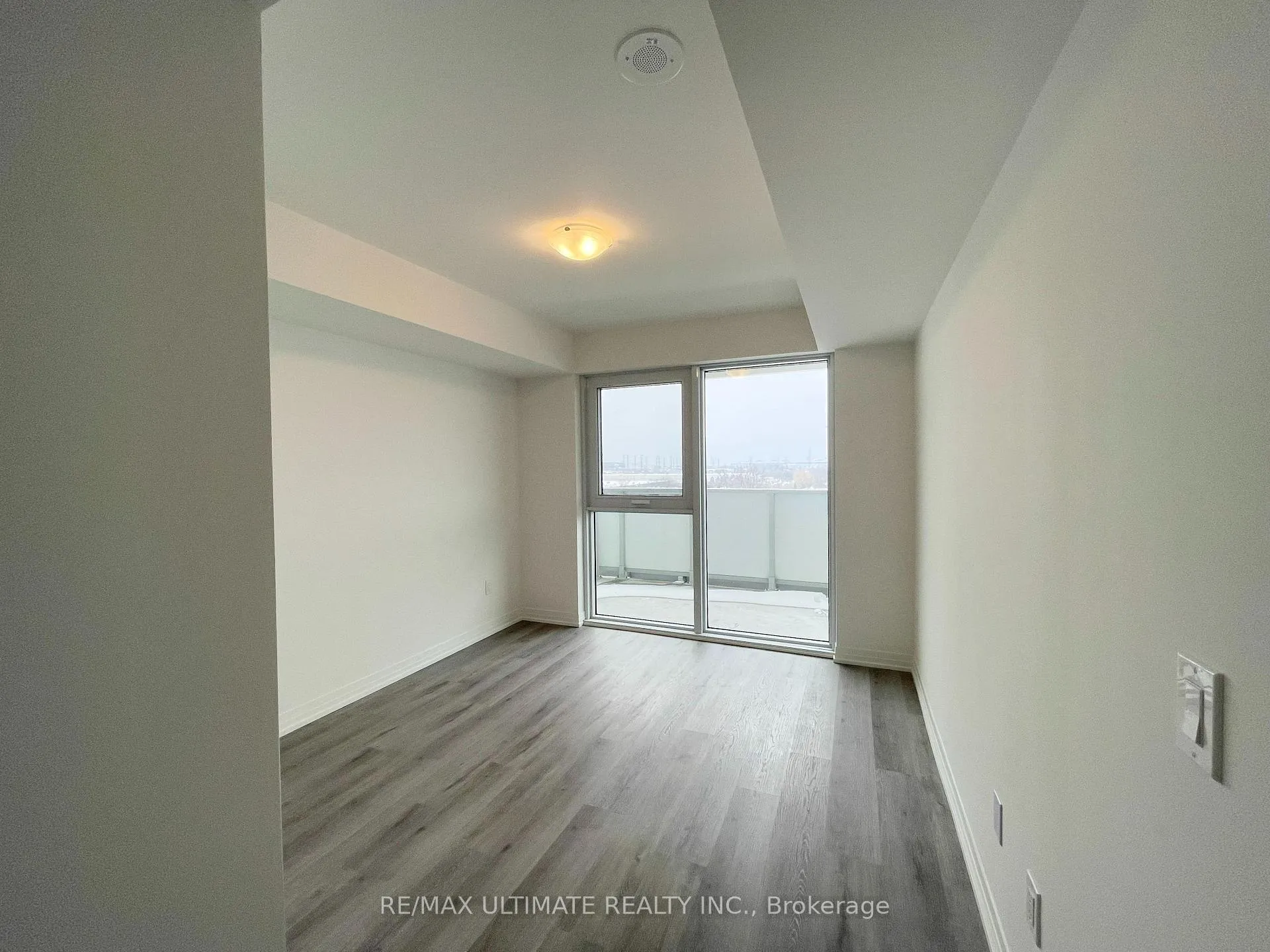 Photo 11 of Unit 606, 1010 Sandy Beach Road, Pickering, Bay Ridges — HOMEH
