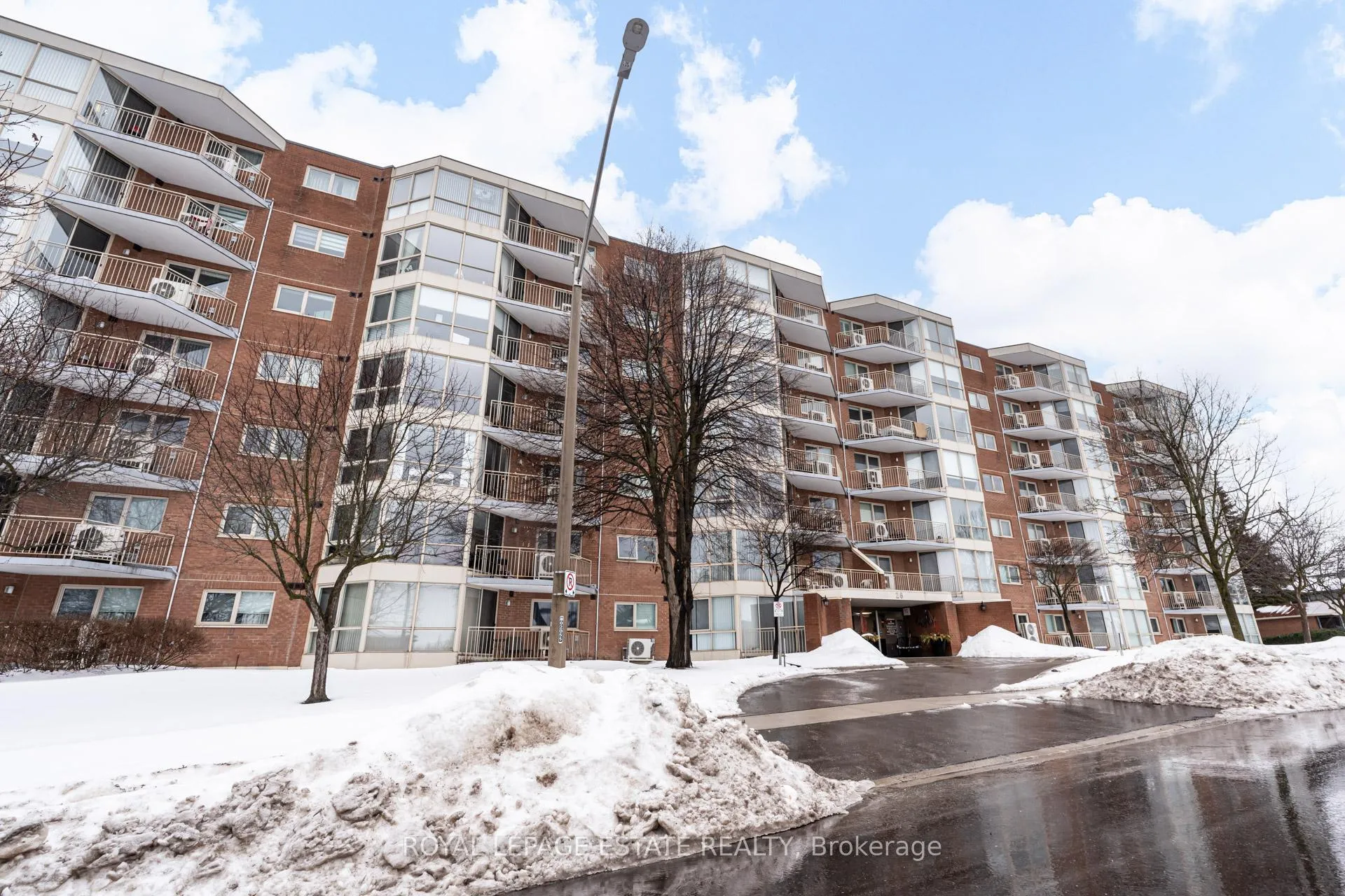 Photo 1 of Unit 204, 26 Hall Road, Halton Hills, Georgetown — HOMEH