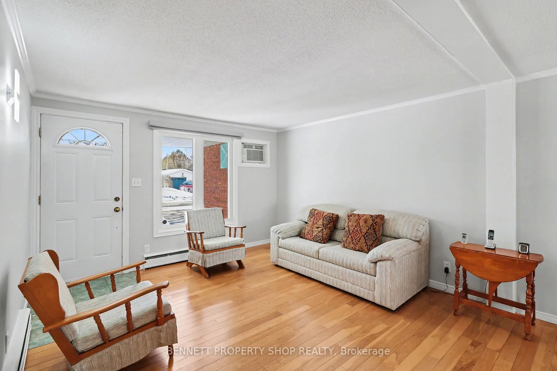 Photo 4 of 1503 Blackheath Street, Ottawa, Bilberry Creek/Queenswood Heights — HOMEH