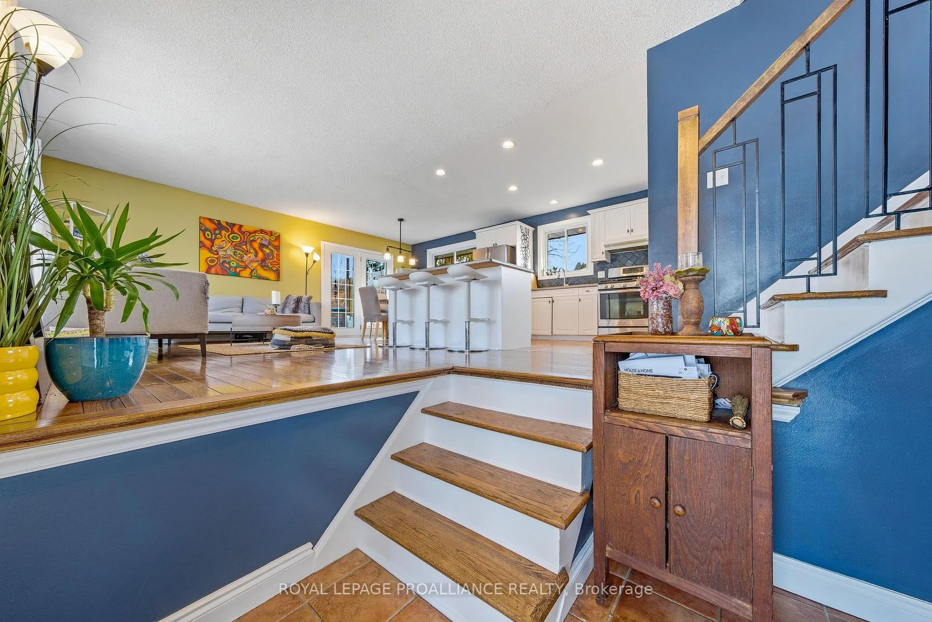 Photo 6 of 23 Diamond Crescent, Belleville, Belleville Ward — HOMEH