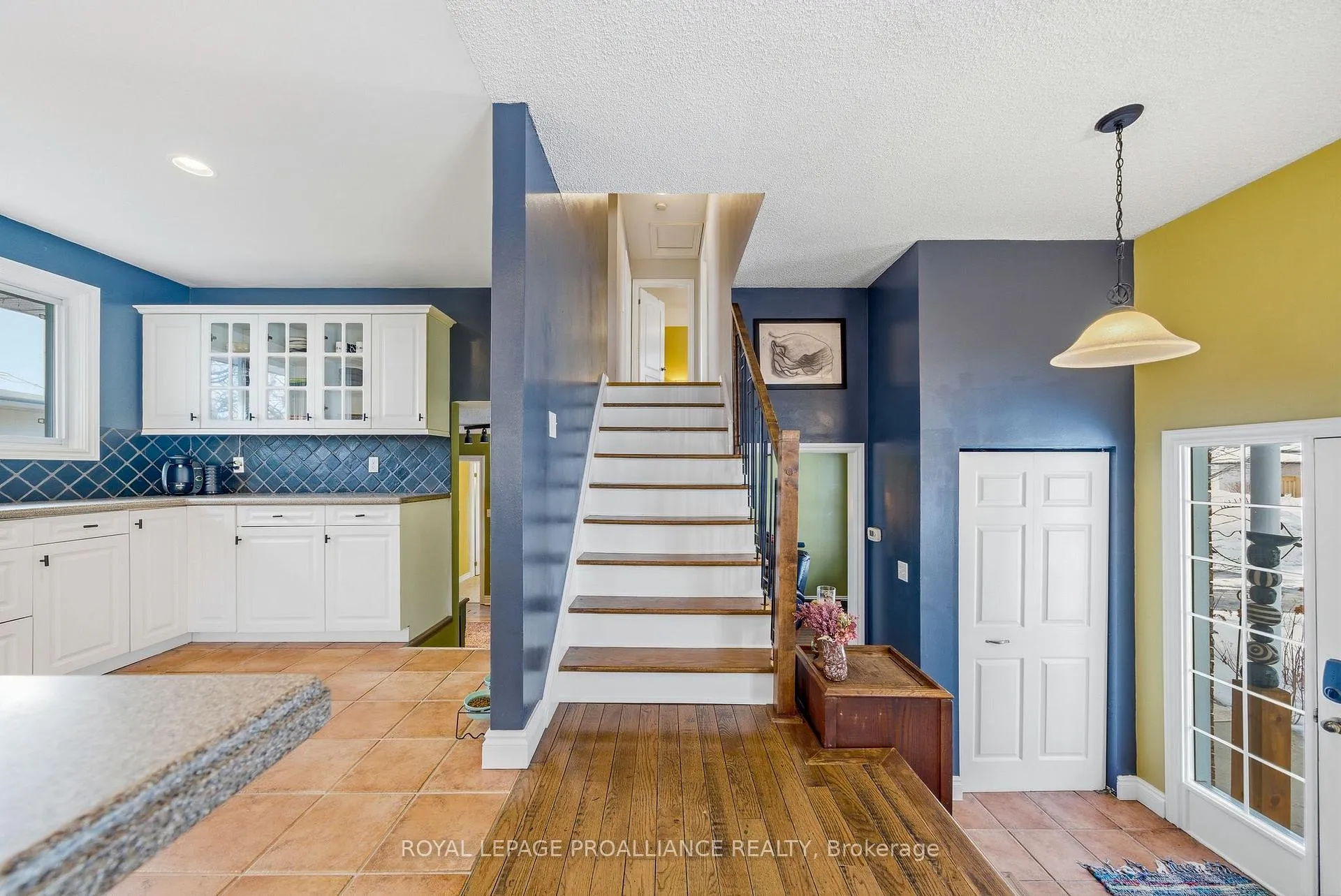 Photo 9 of 23 Diamond Crescent, Belleville, Belleville Ward — HOMEH